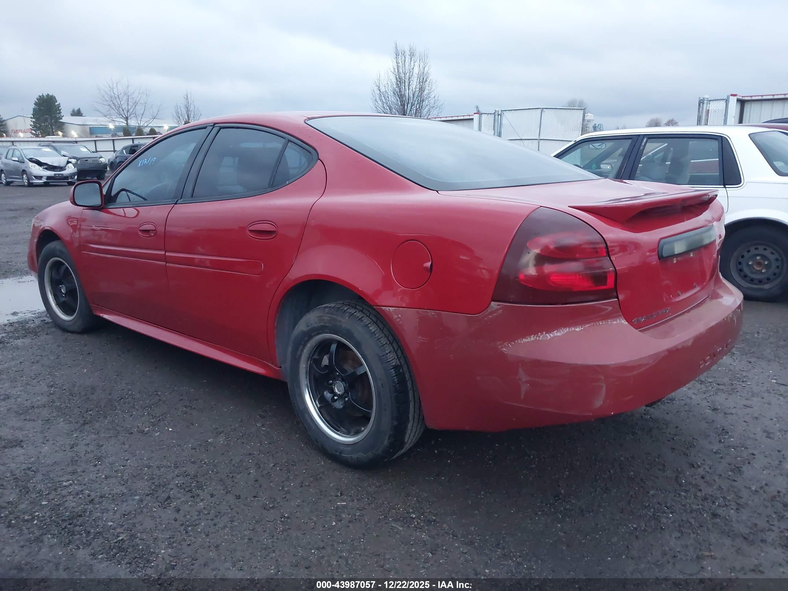 PONTIAC GRAND image 3