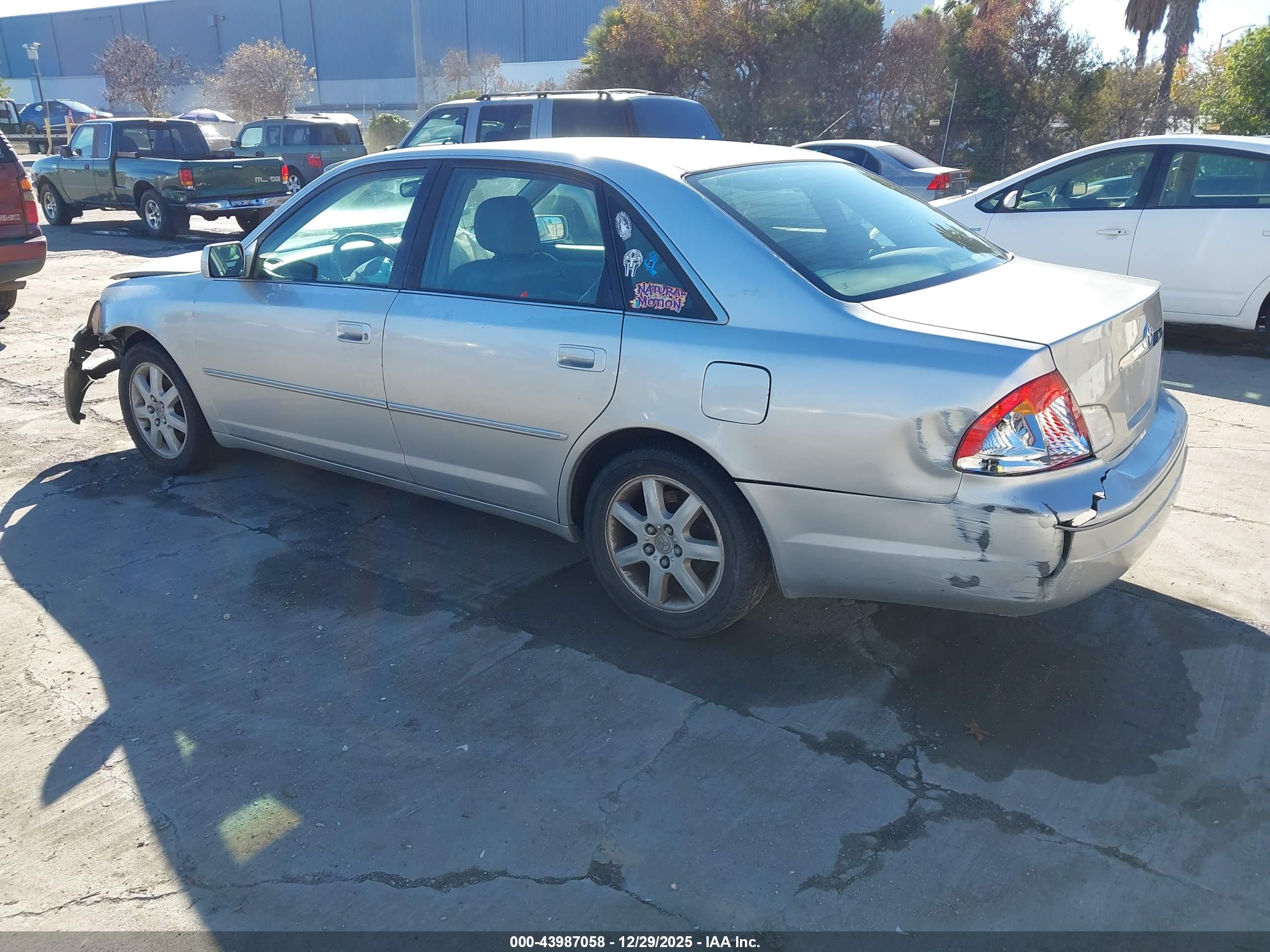 TOYOTA AVALON image 3