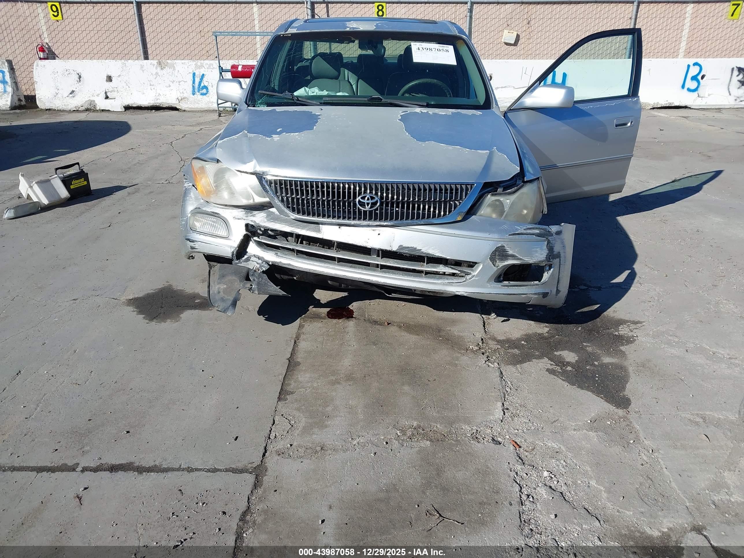 TOYOTA AVALON image 6