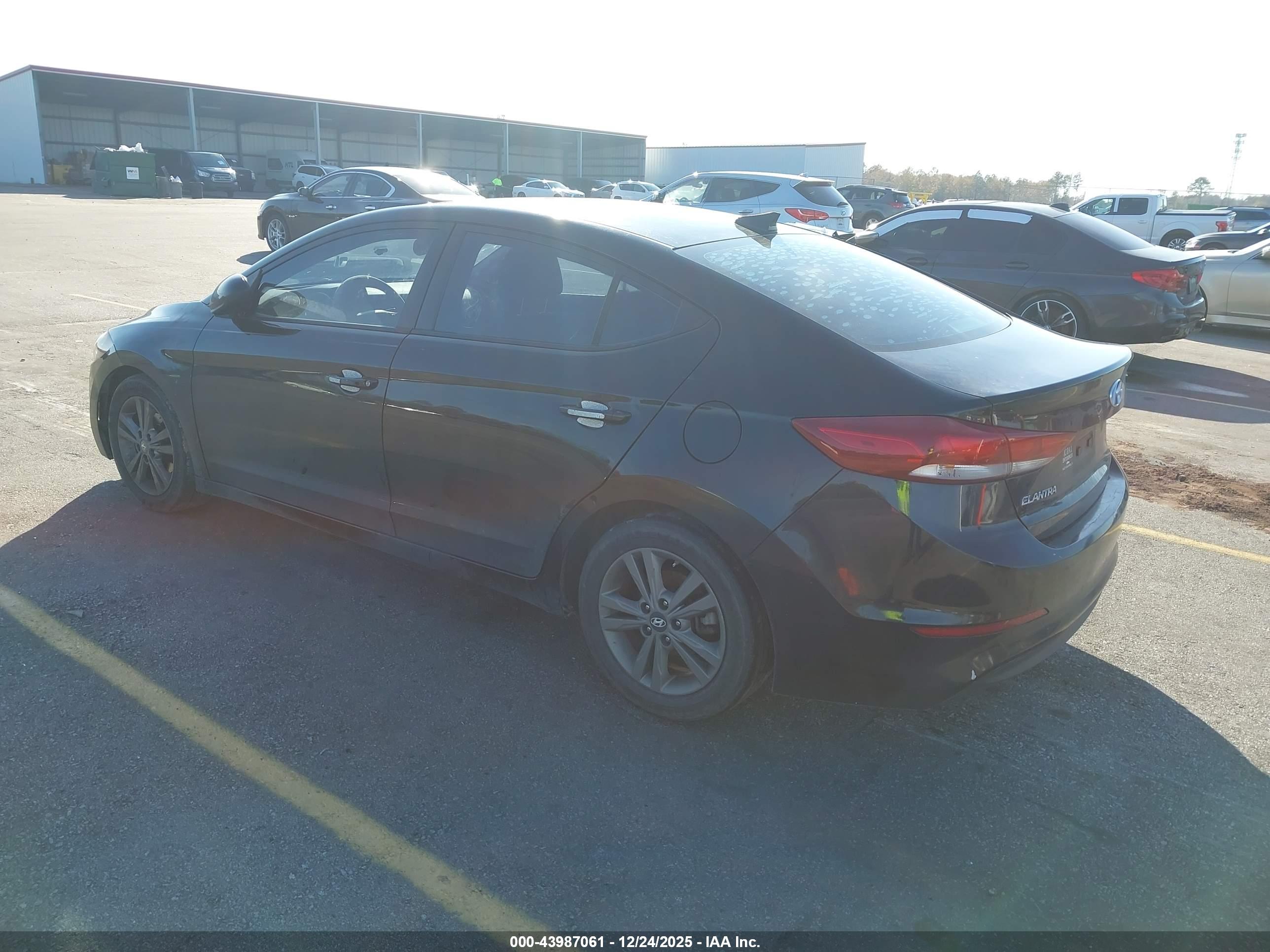 HYUNDAI ELANTRA image 3