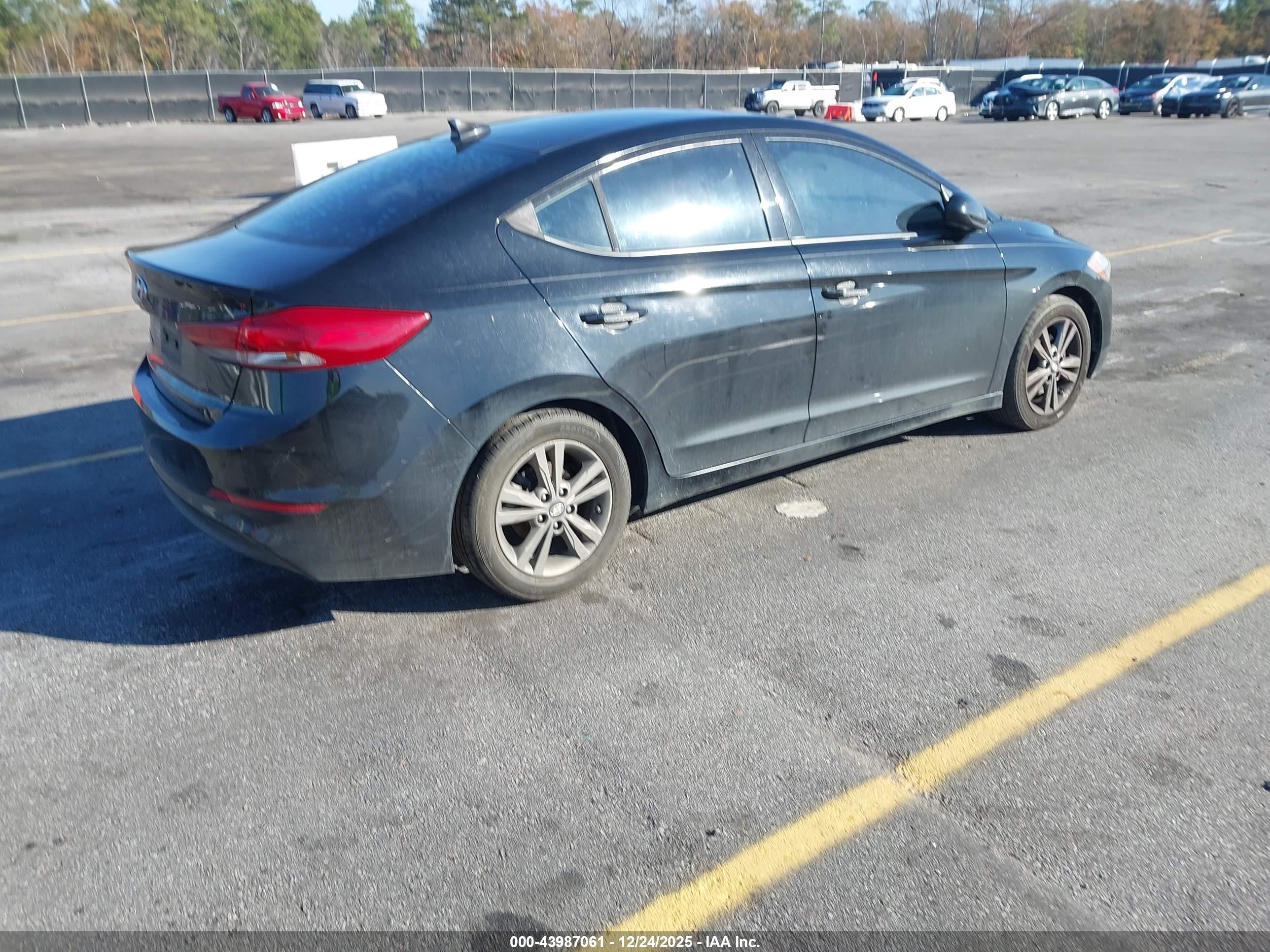 HYUNDAI ELANTRA image 4