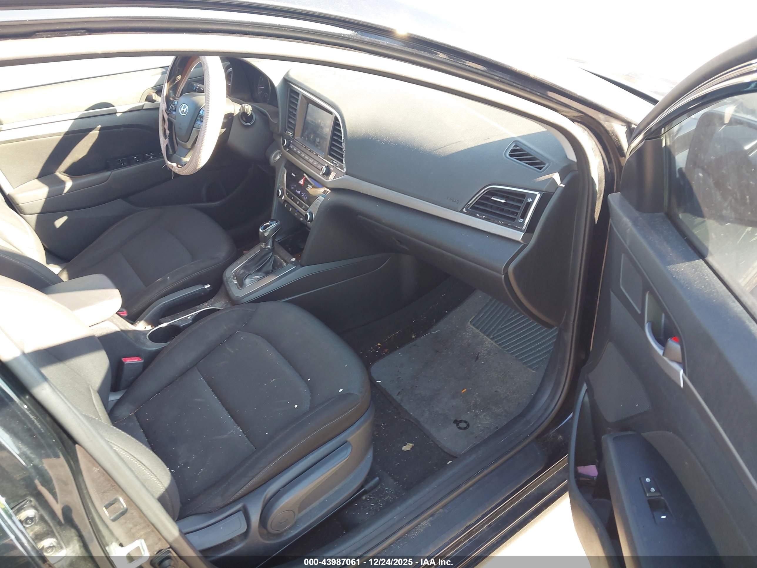 HYUNDAI ELANTRA image 5