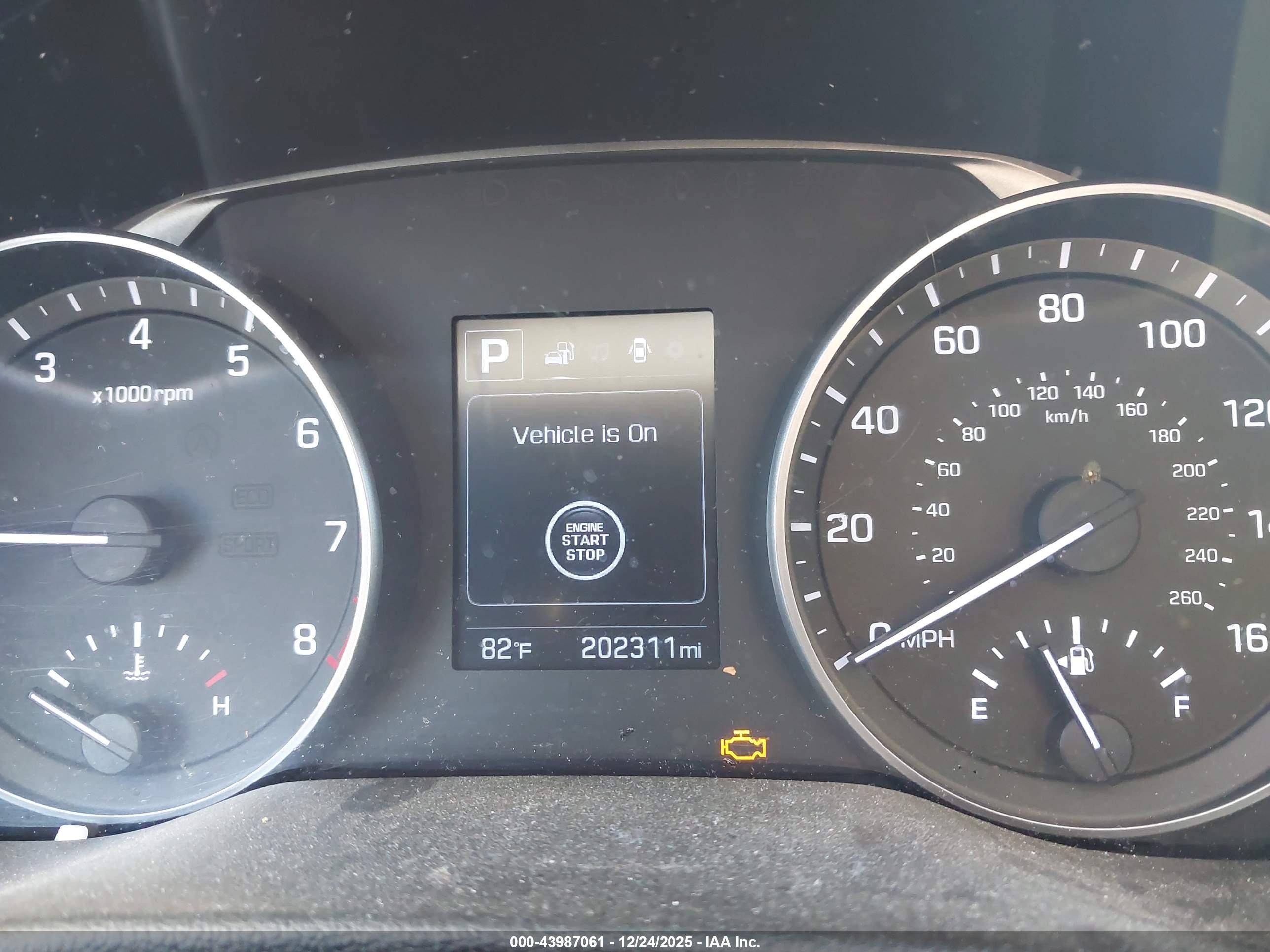 HYUNDAI ELANTRA image 7