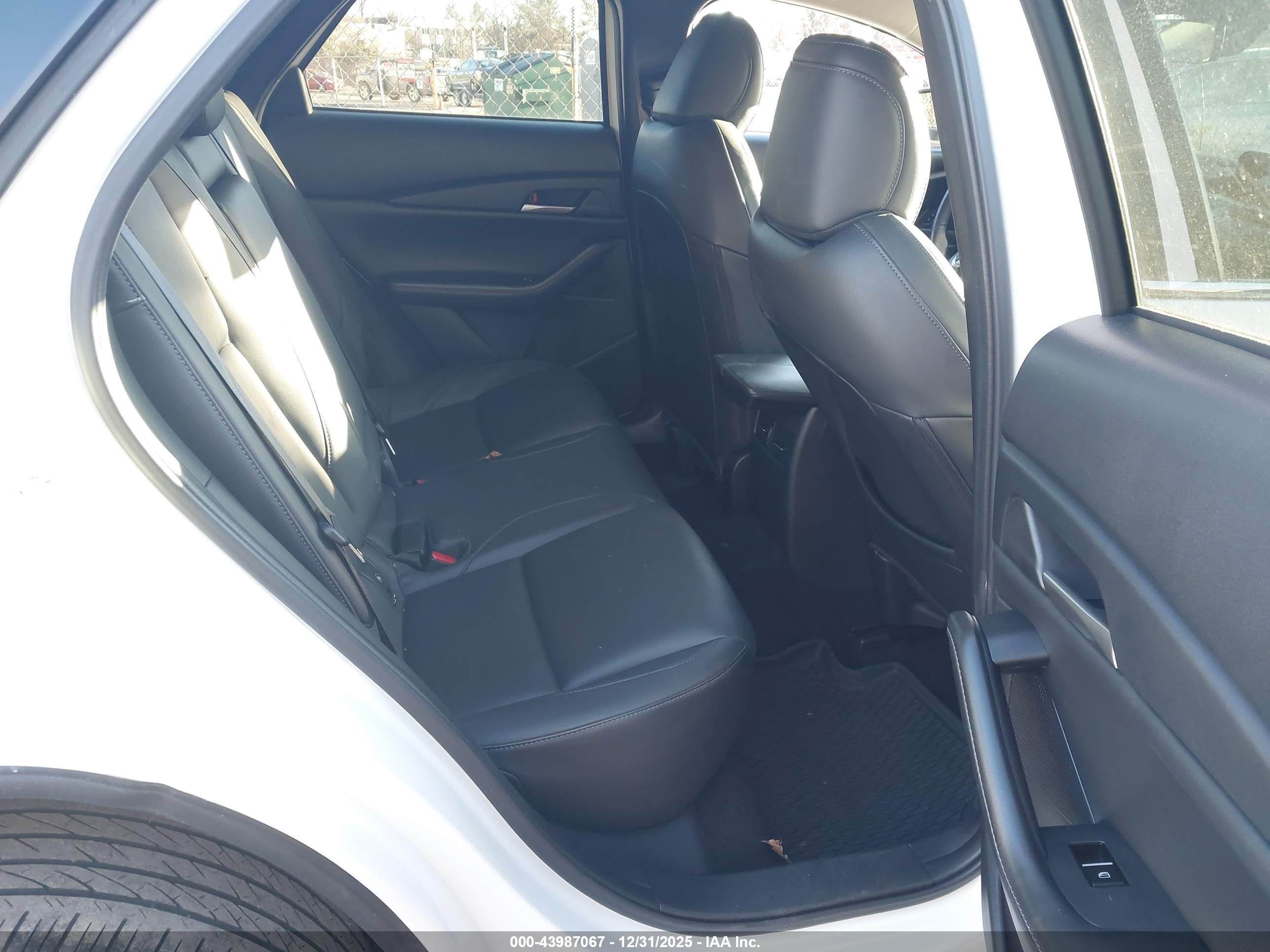 MAZDA CX-30 image 8
