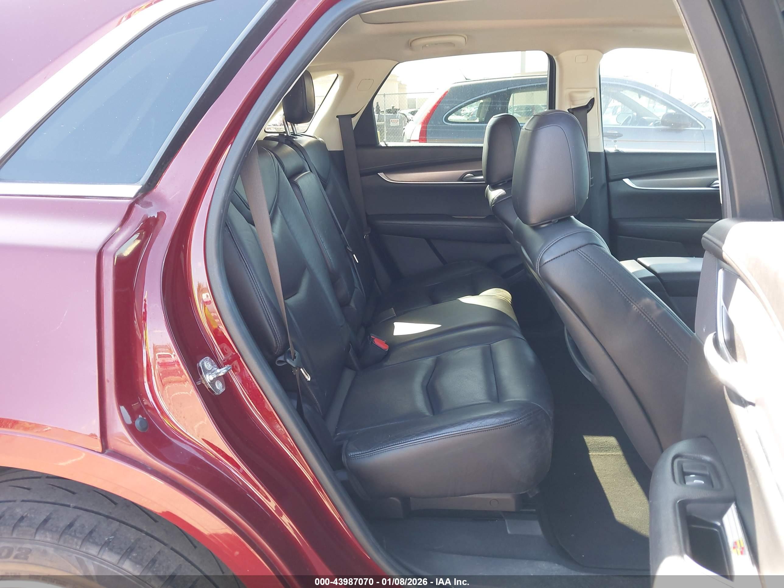 CADILLAC XT5 image 8