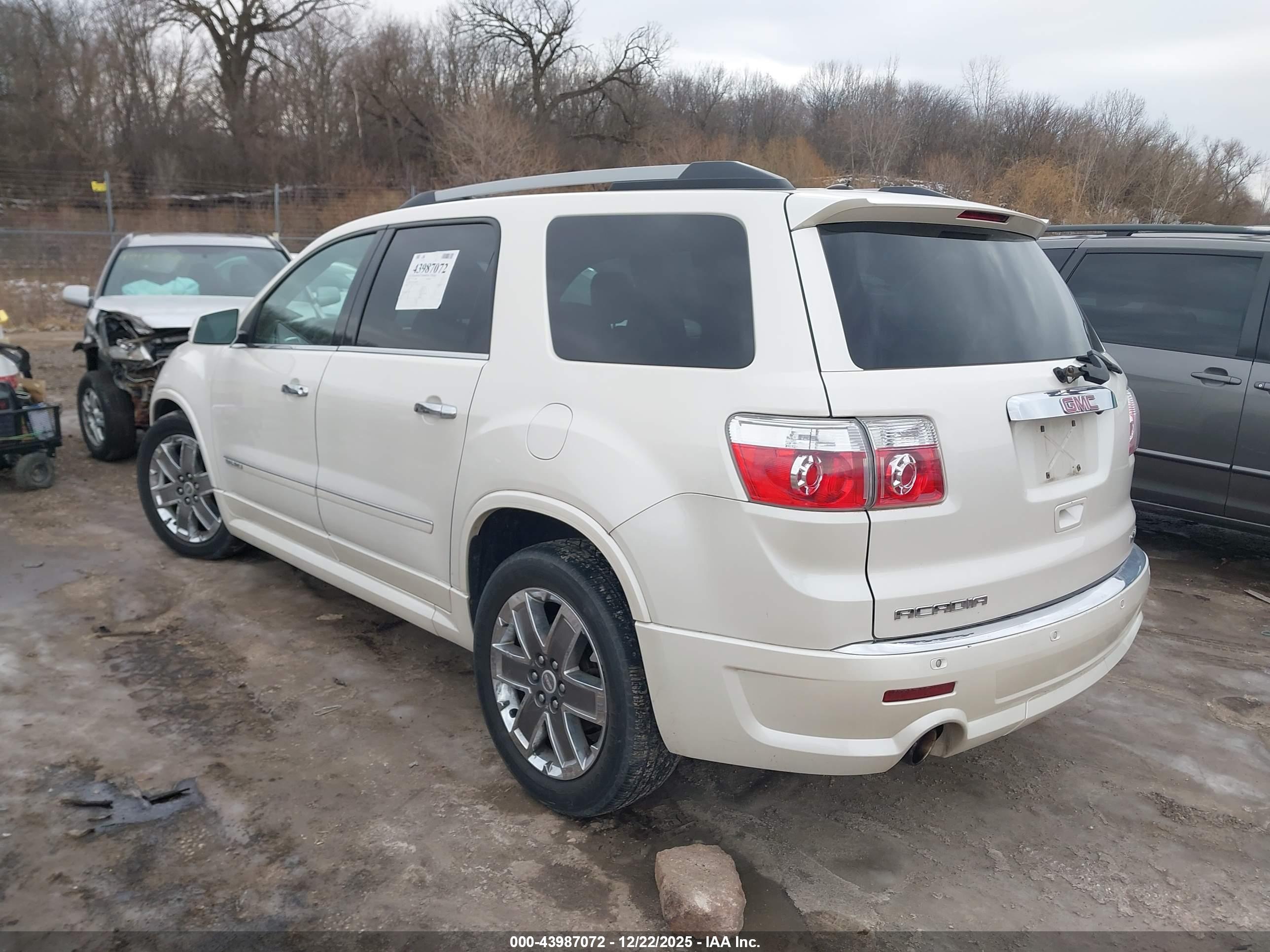 GMC ACADIA image 3