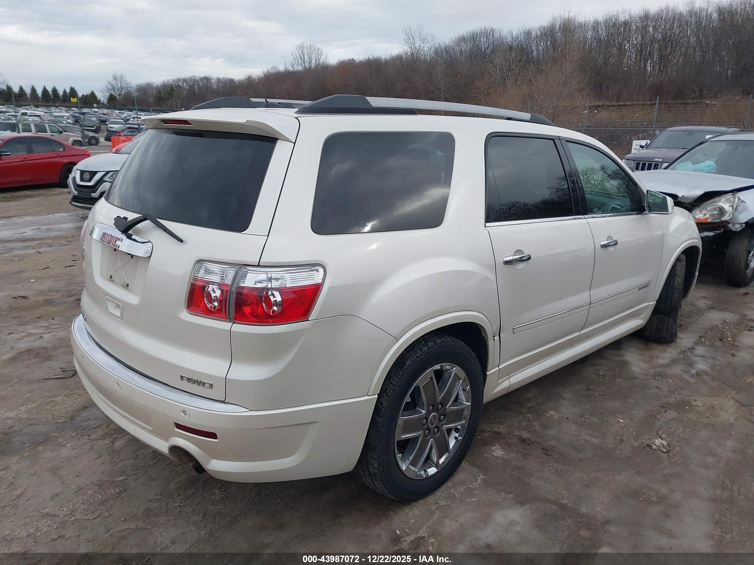 GMC ACADIA image 4