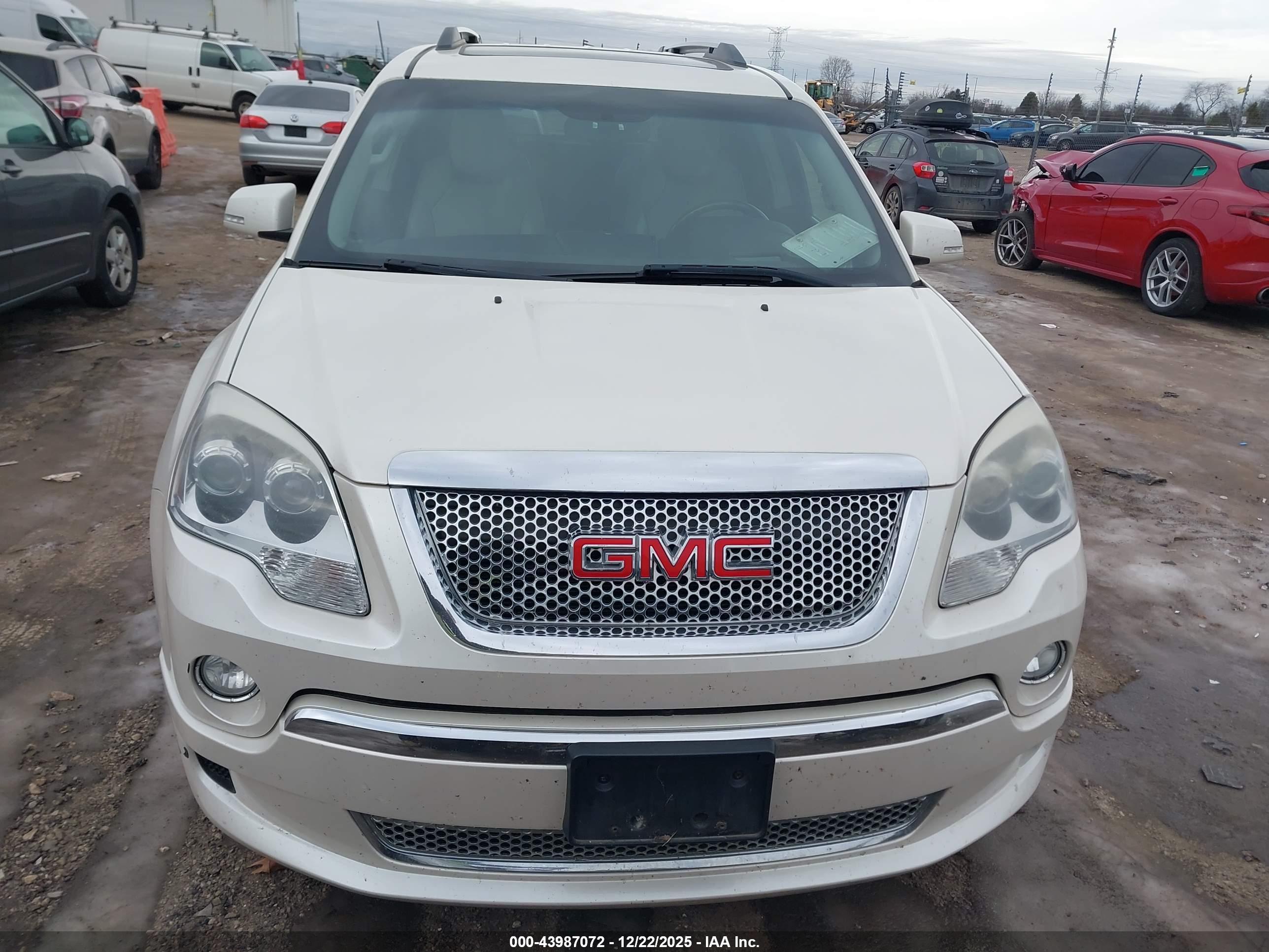 GMC ACADIA image 6