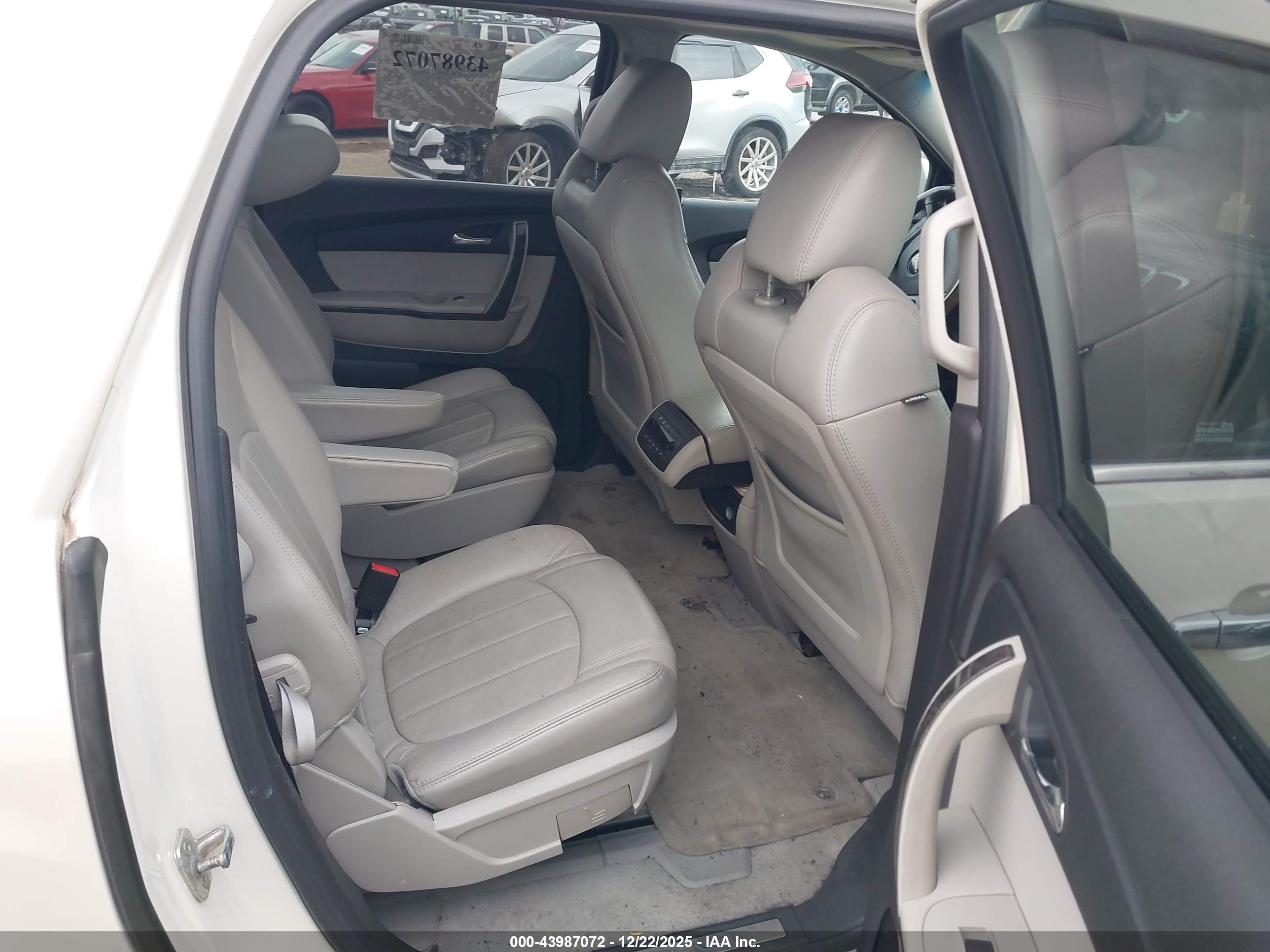 GMC ACADIA image 8