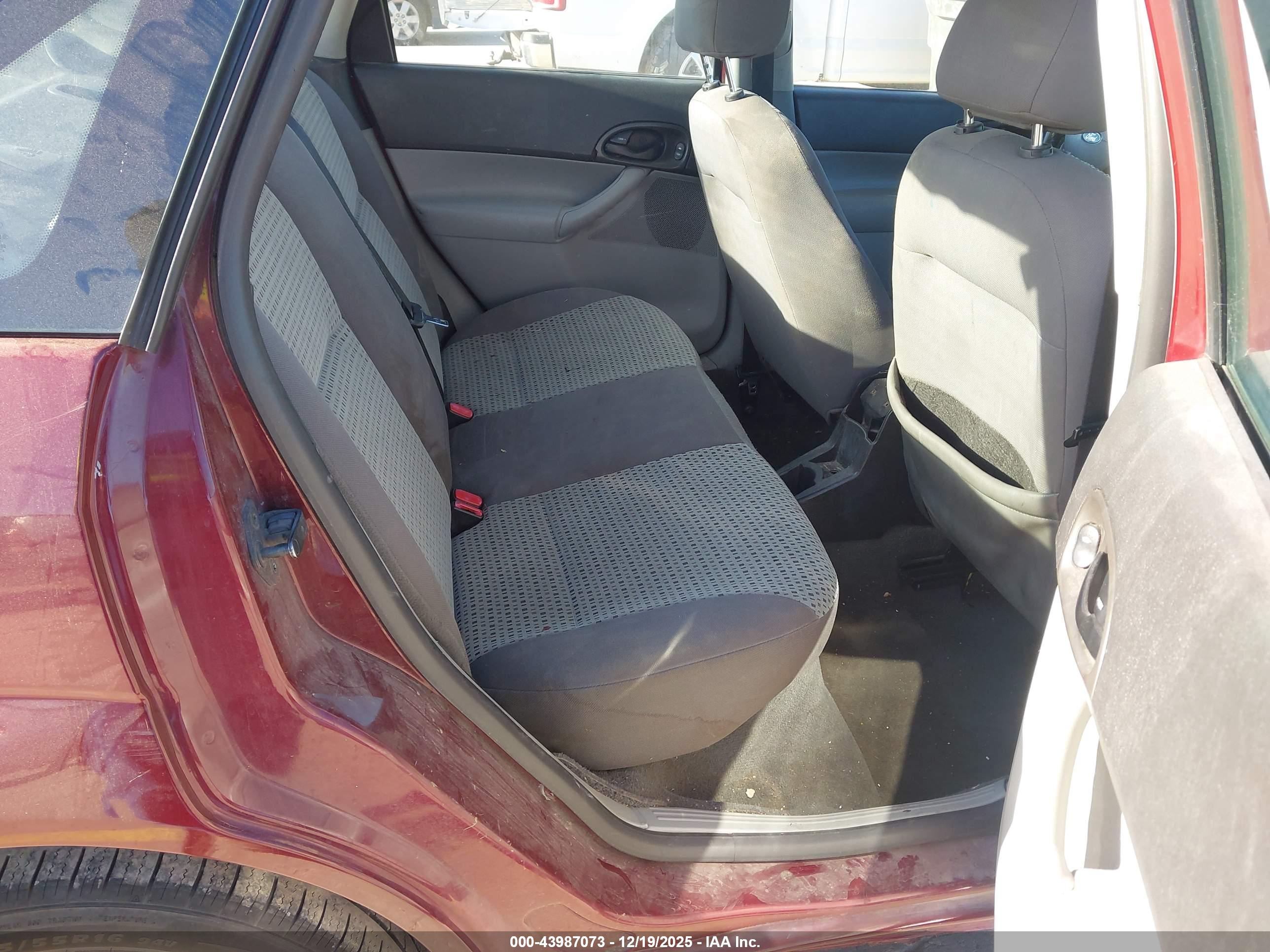 FORD FOCUS image 8
