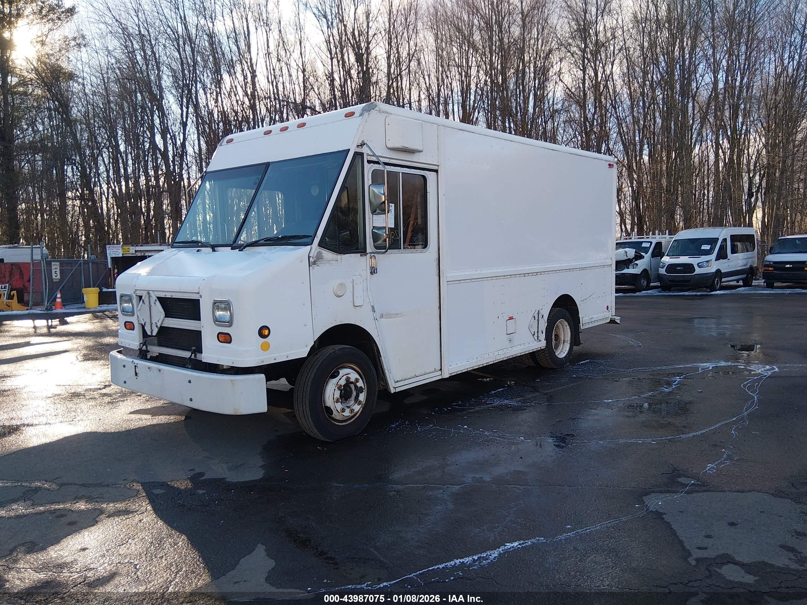 FREIGHTLINER CHASSIS image 2