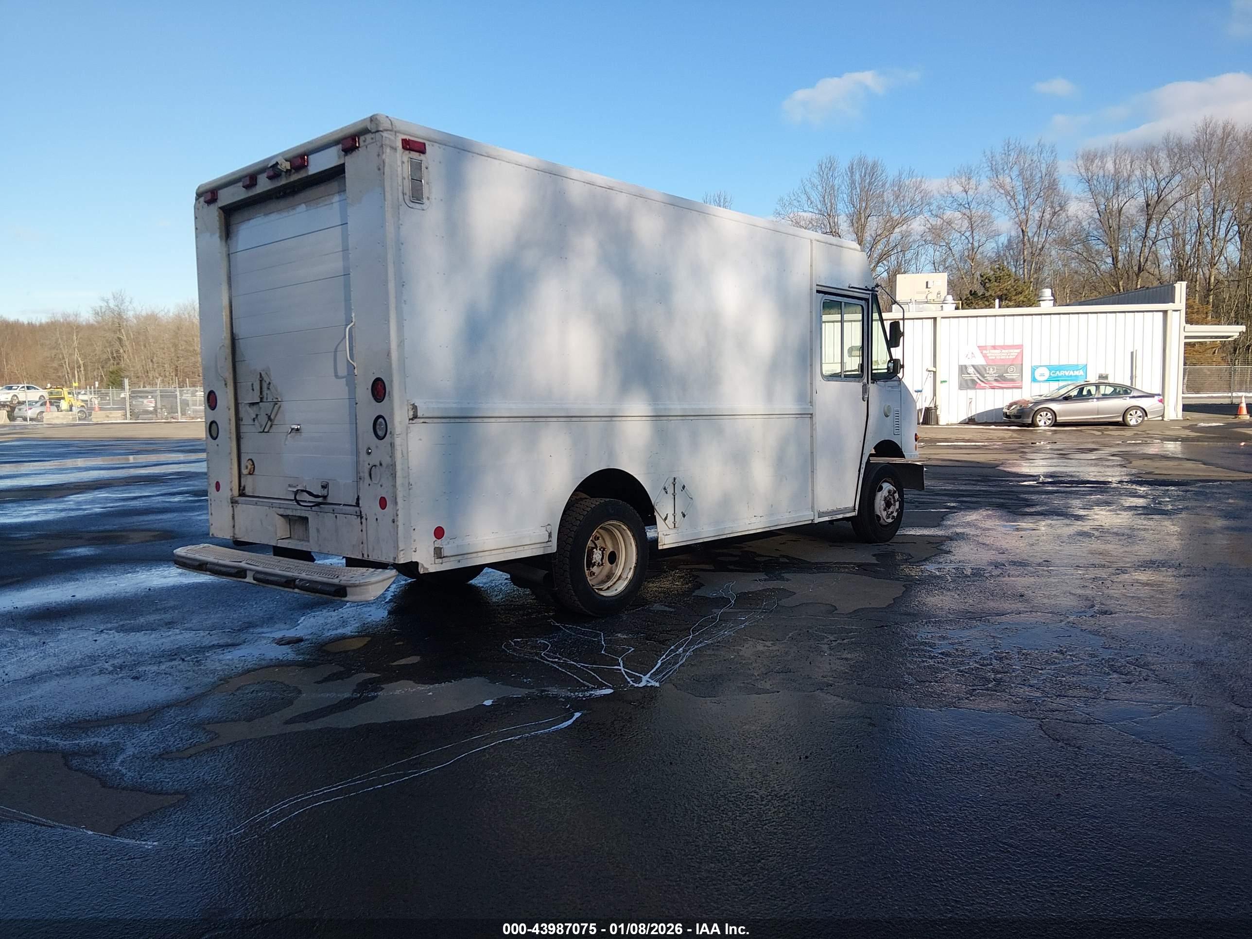 FREIGHTLINER CHASSIS image 4