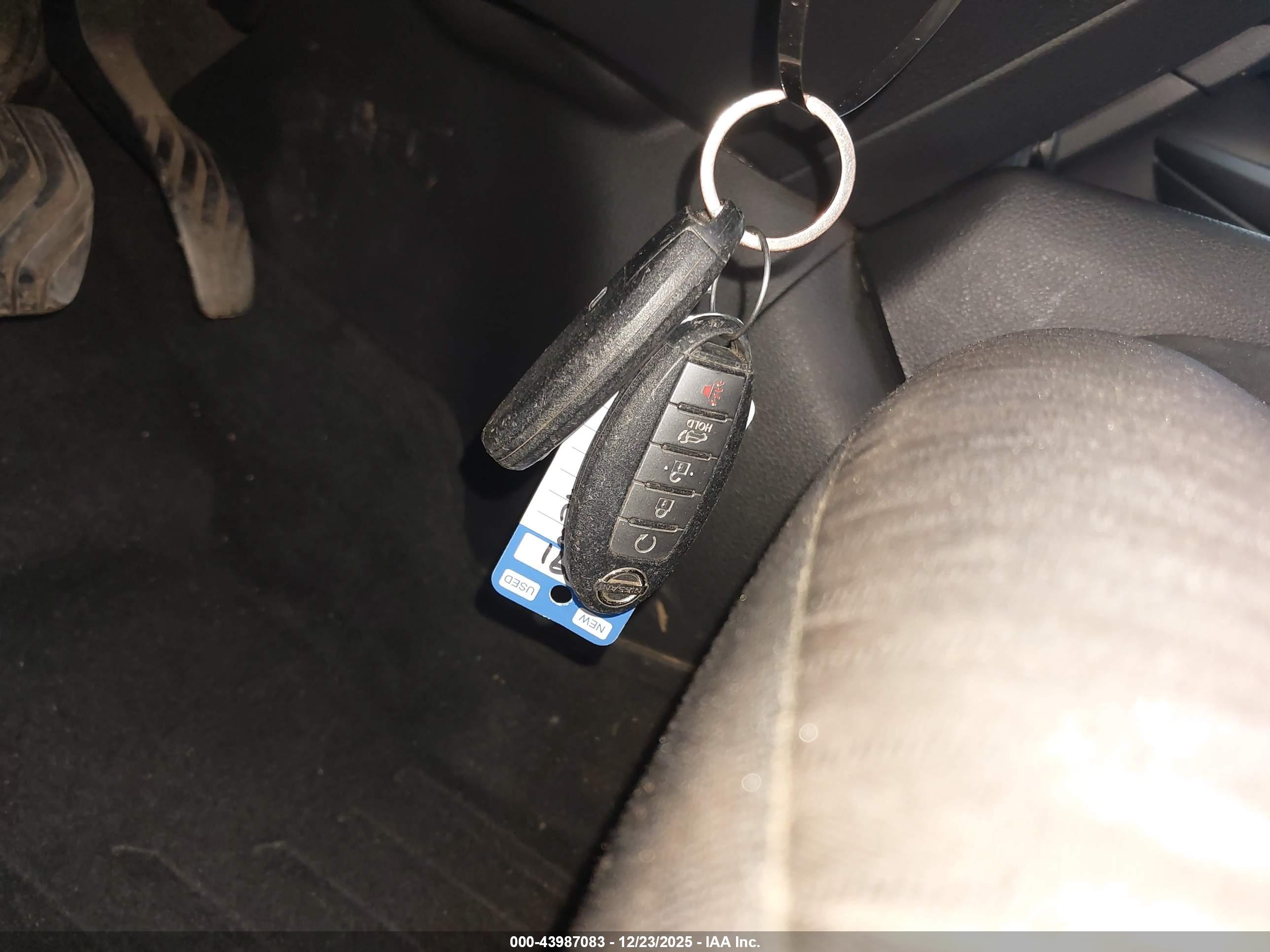 NISSAN ROGUE image 11
