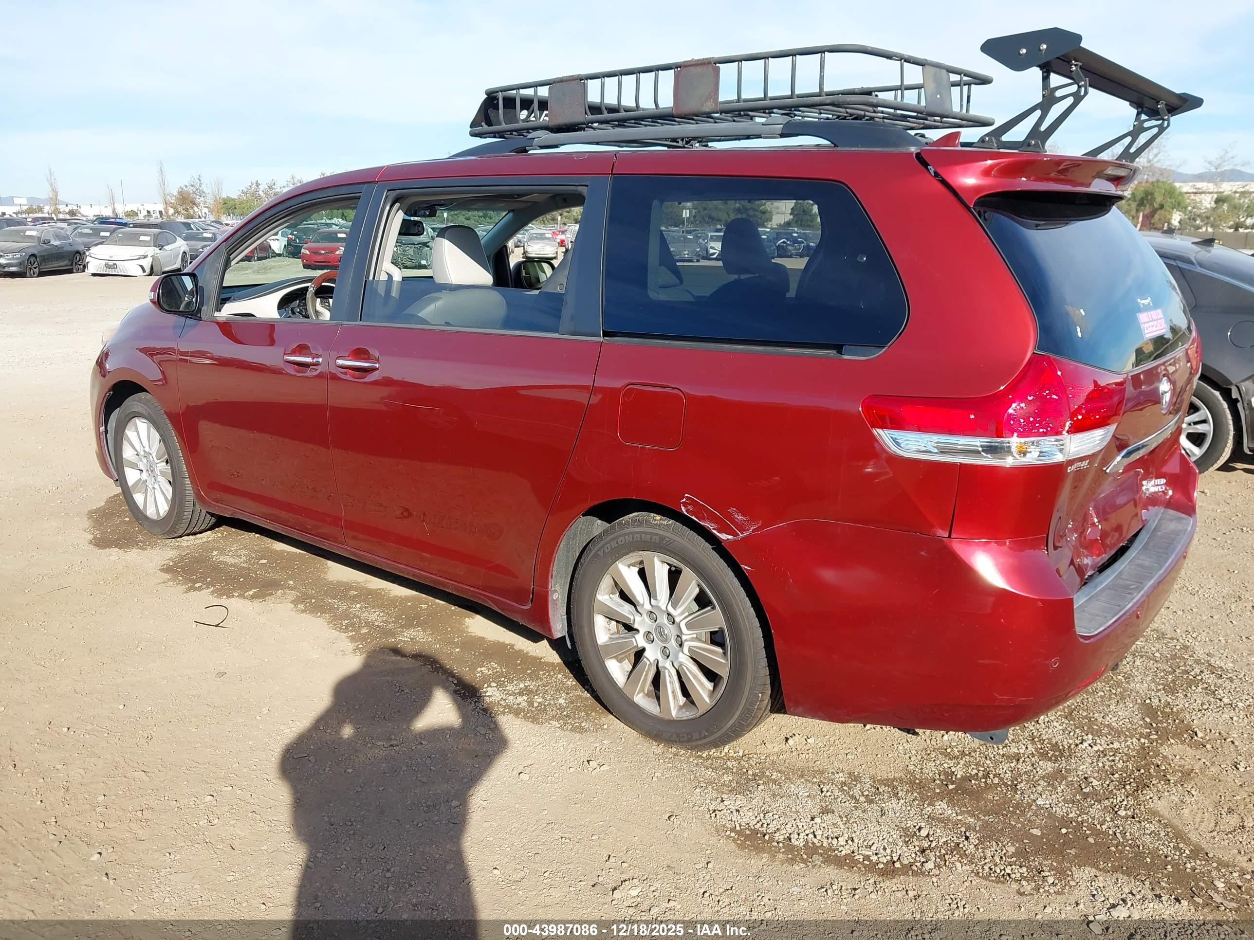 TOYOTA SIENNA image 3