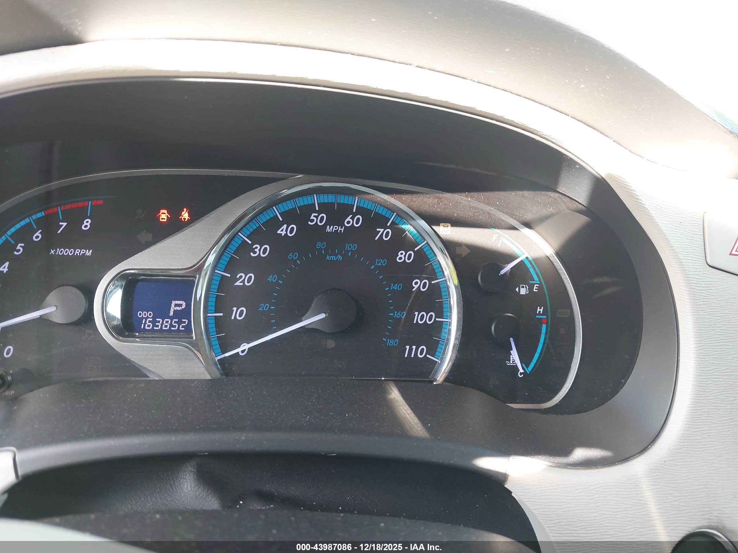TOYOTA SIENNA image 7