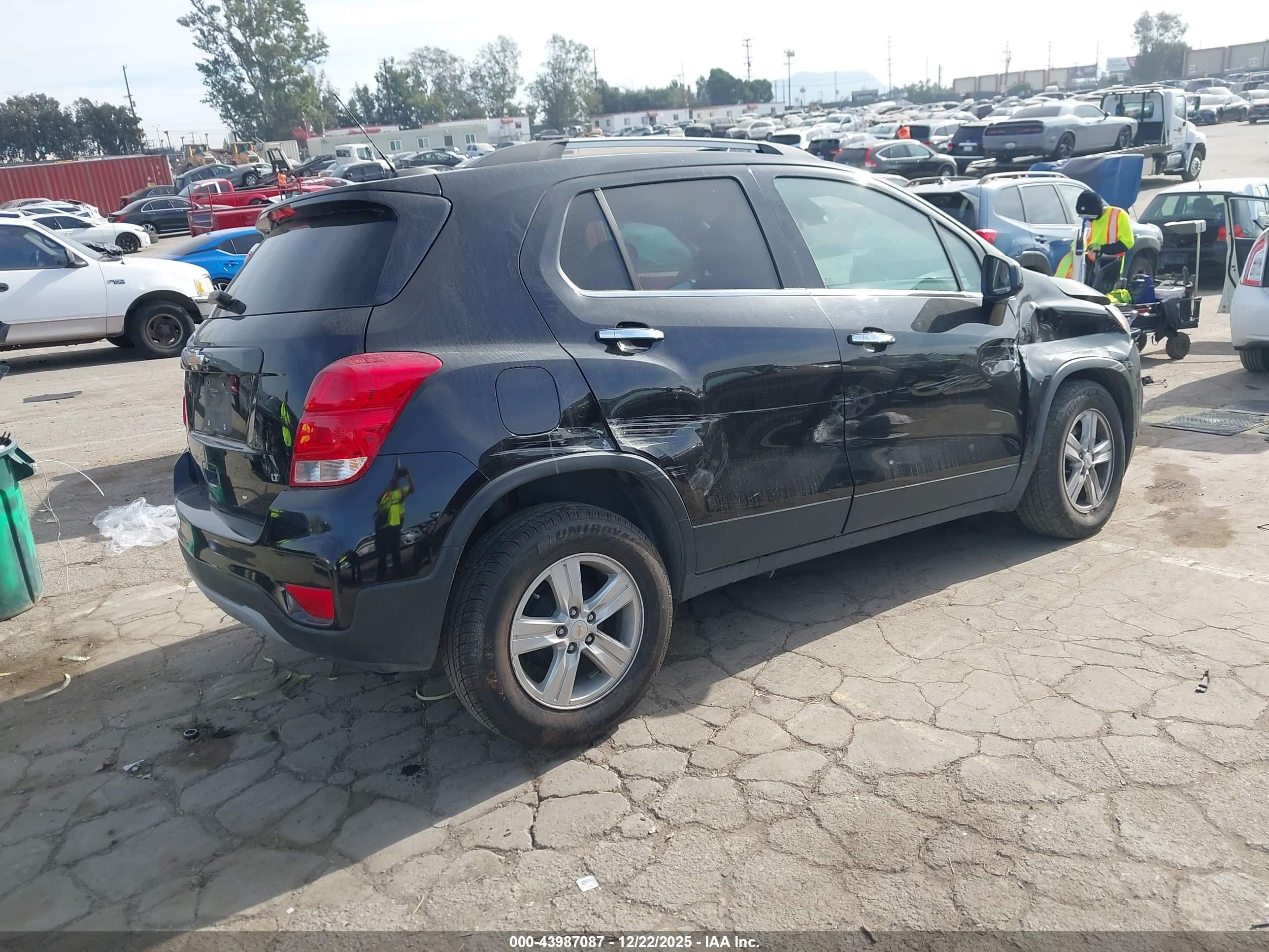 CHEVROLET TRAX image 4