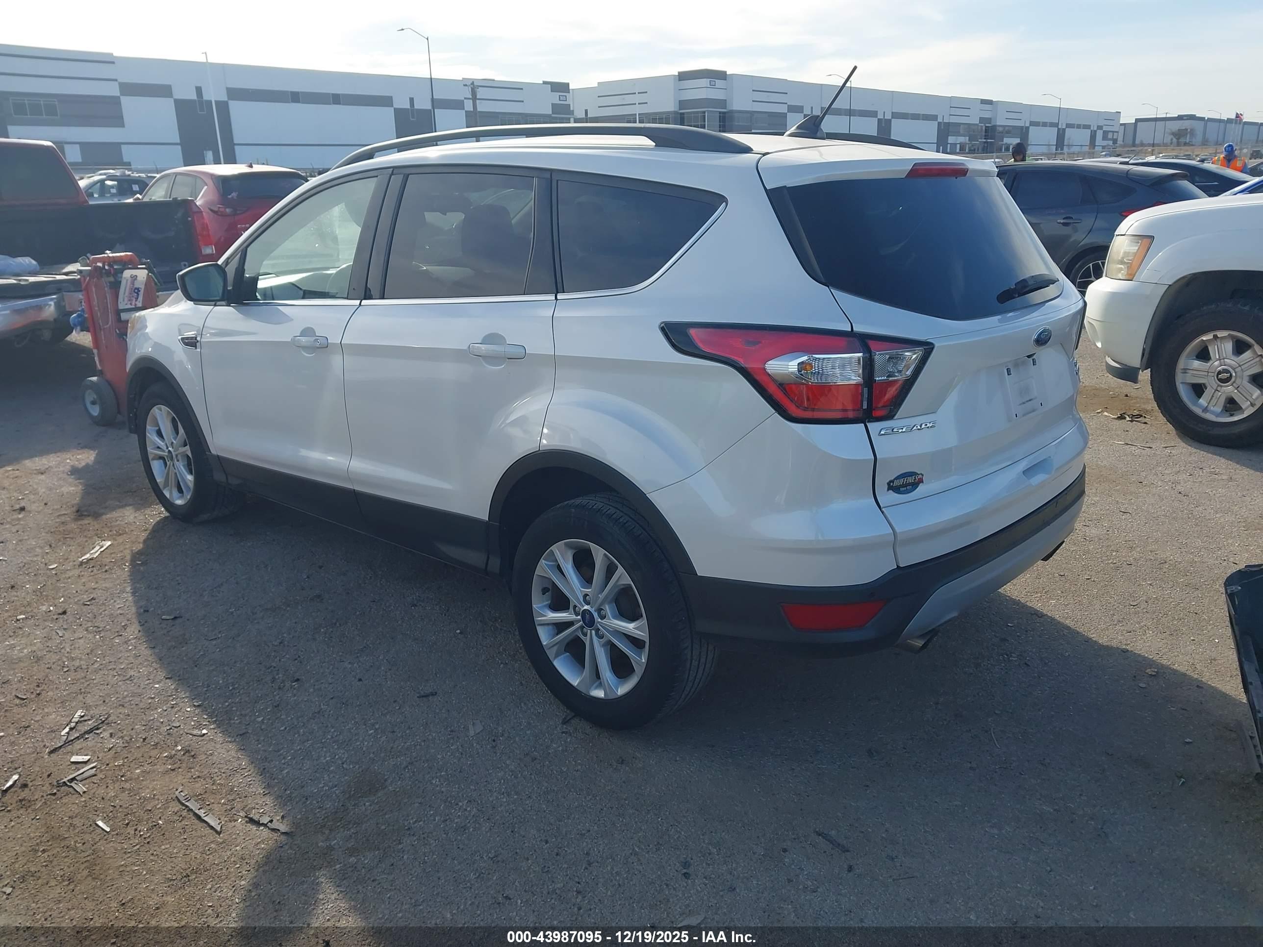 FORD ESCAPE image 3
