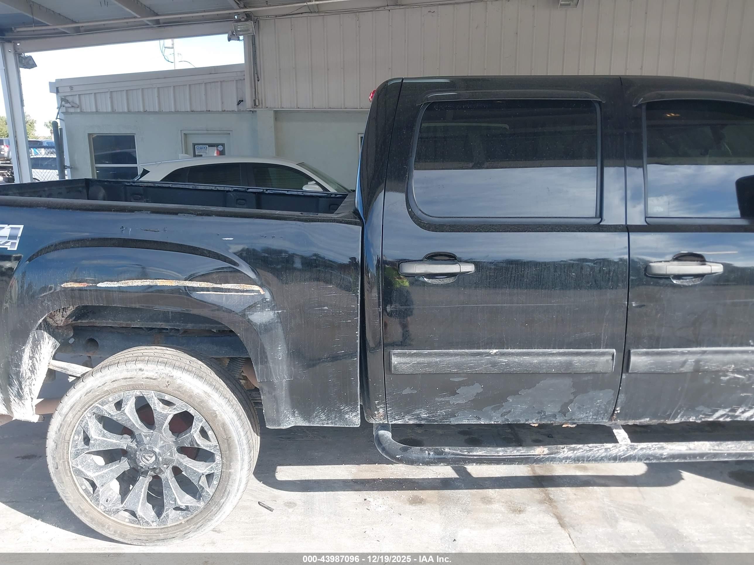 GMC SIERRA image 6