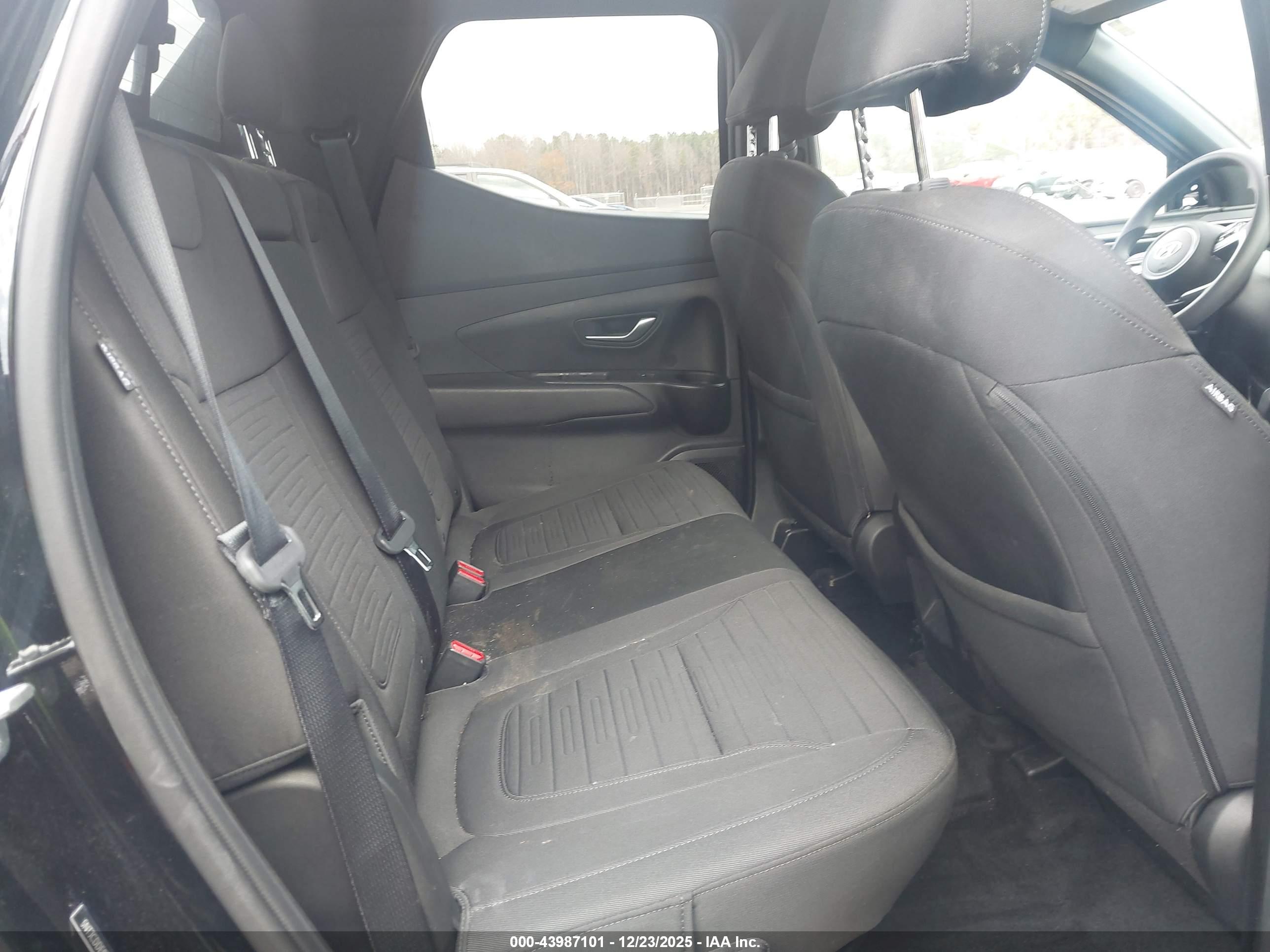 HYUNDAI SANTA image 8