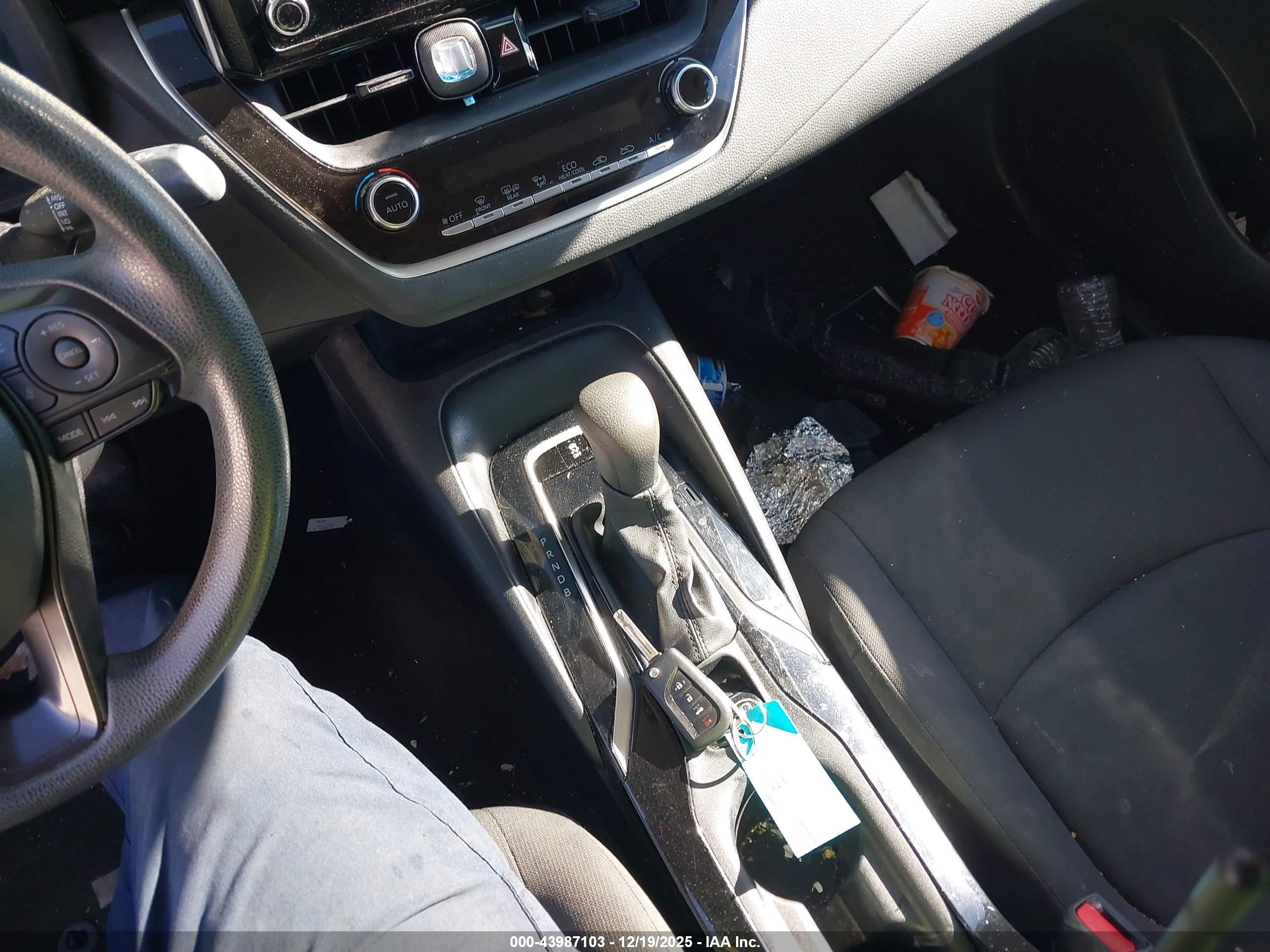 TOYOTA COROLLA image 11