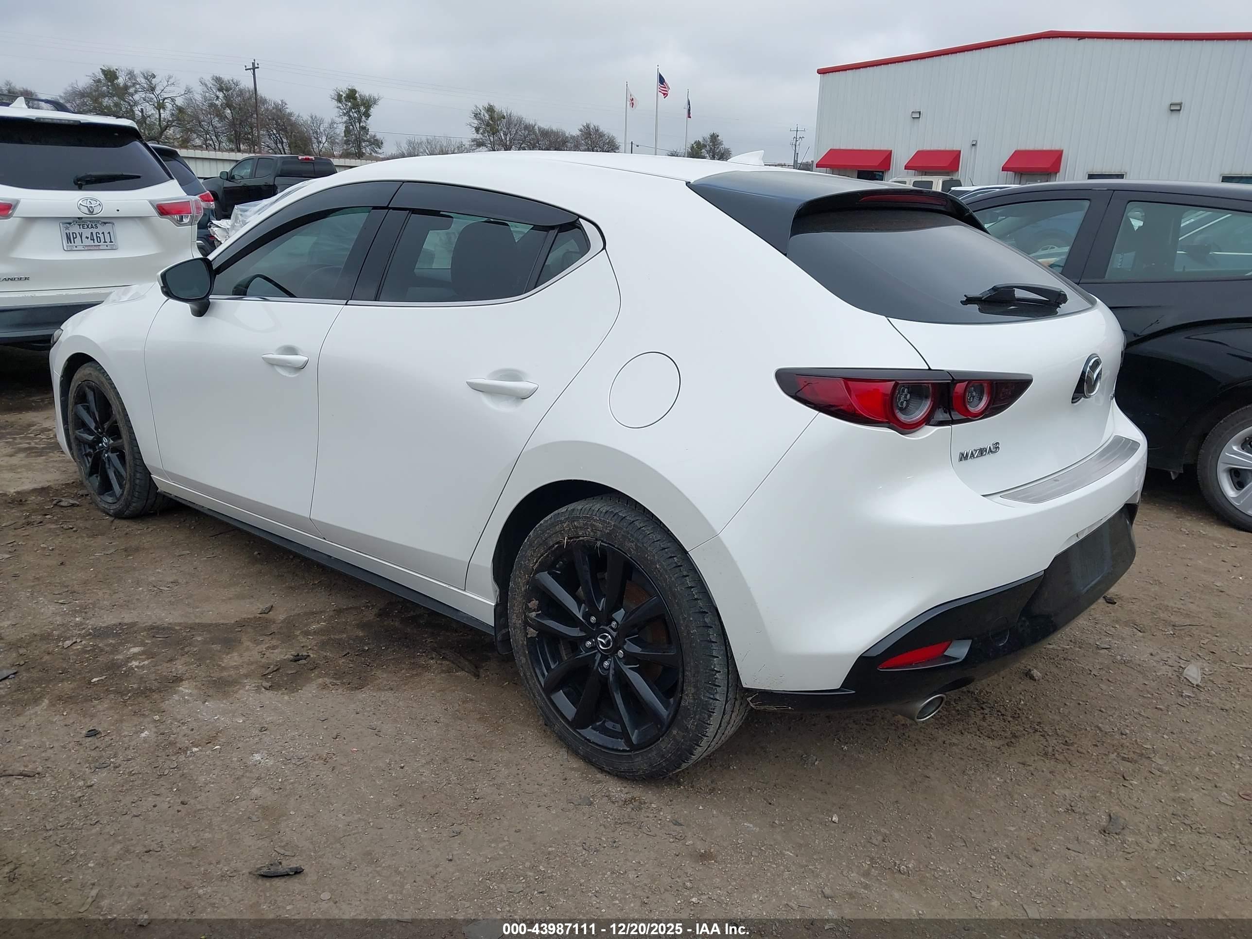 MAZDA MAZDA3 image 3