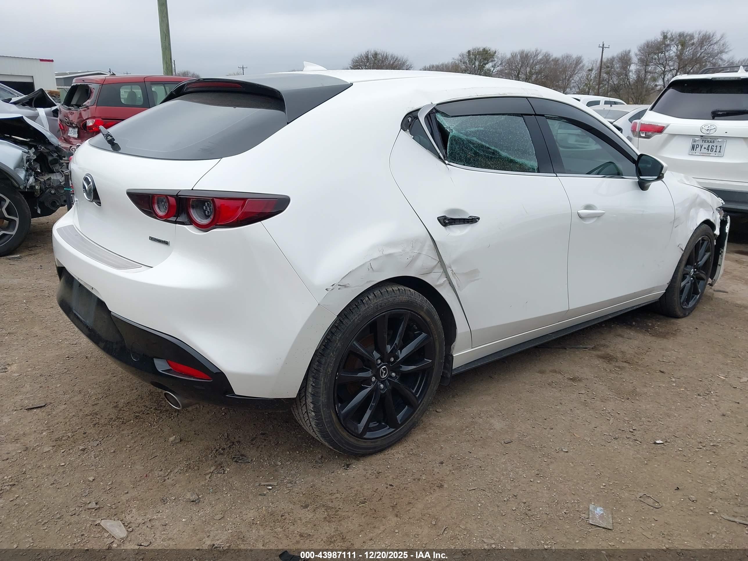 MAZDA MAZDA3 image 4