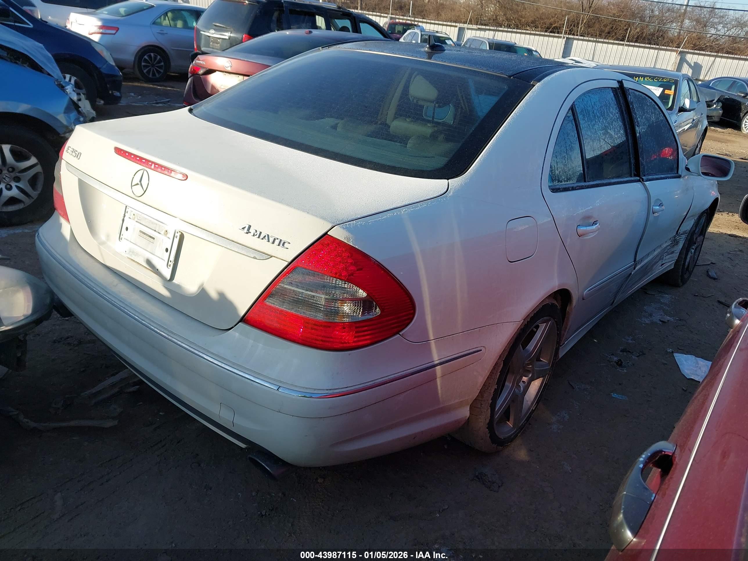 MERCEDES-BENZ E image 4