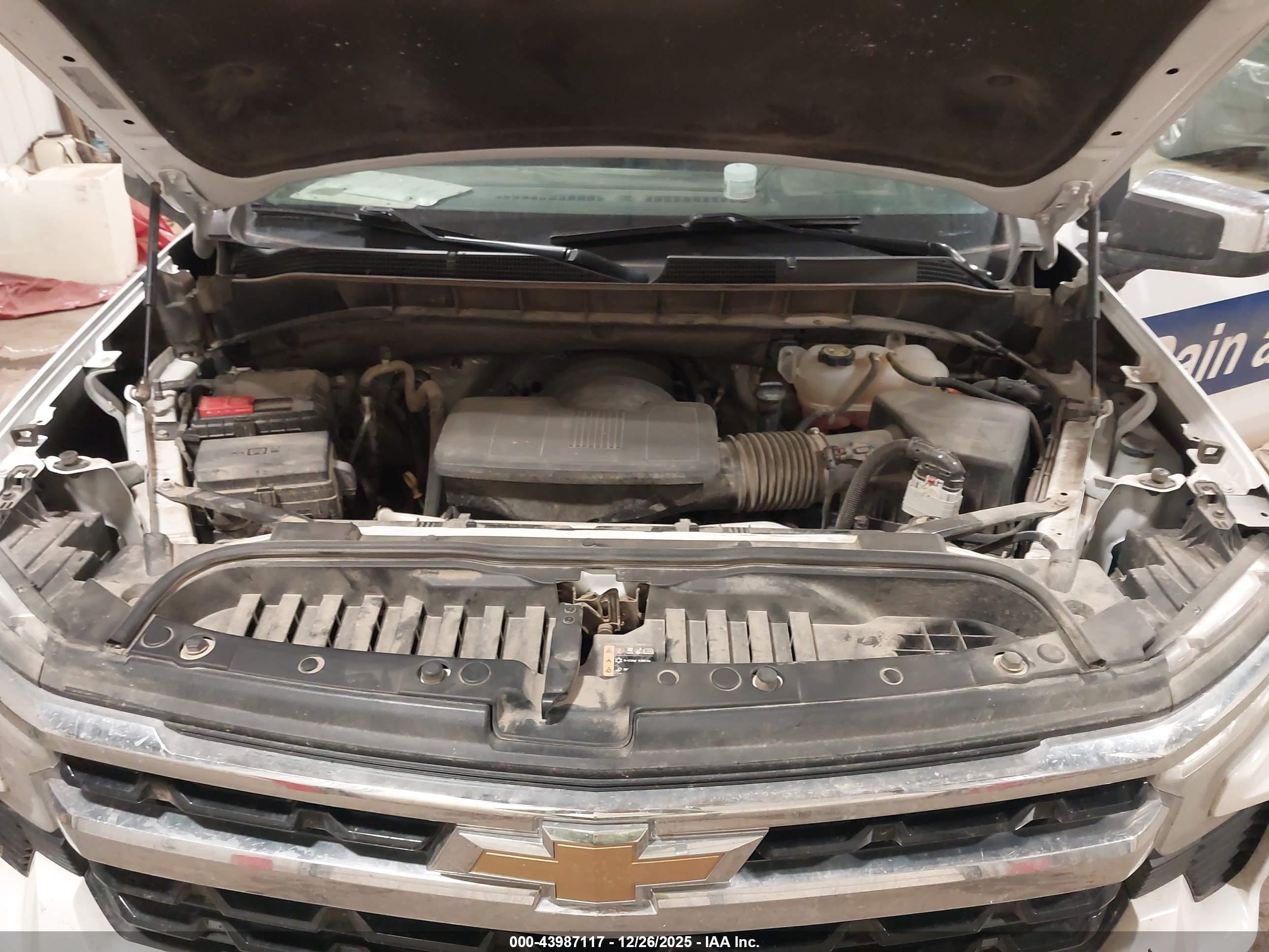 CHEVROLET SILVERADO image 10