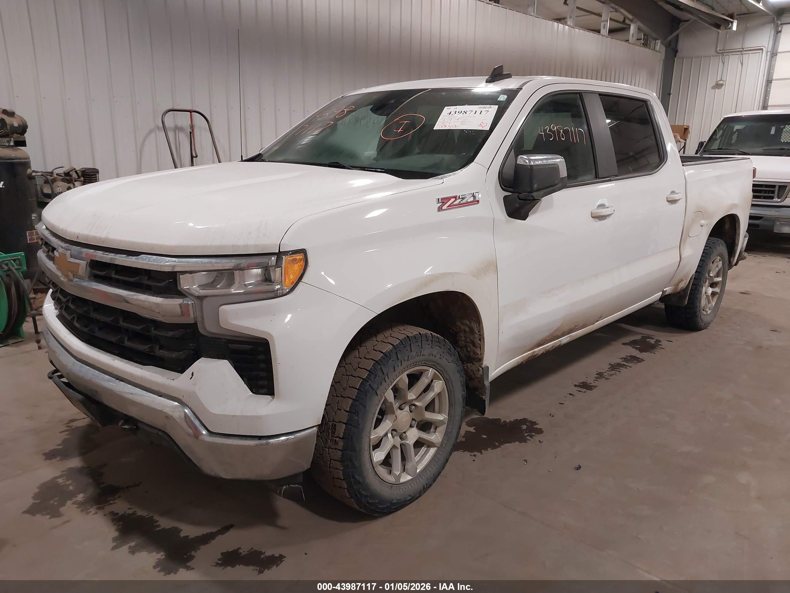 CHEVROLET SILVERADO image 2