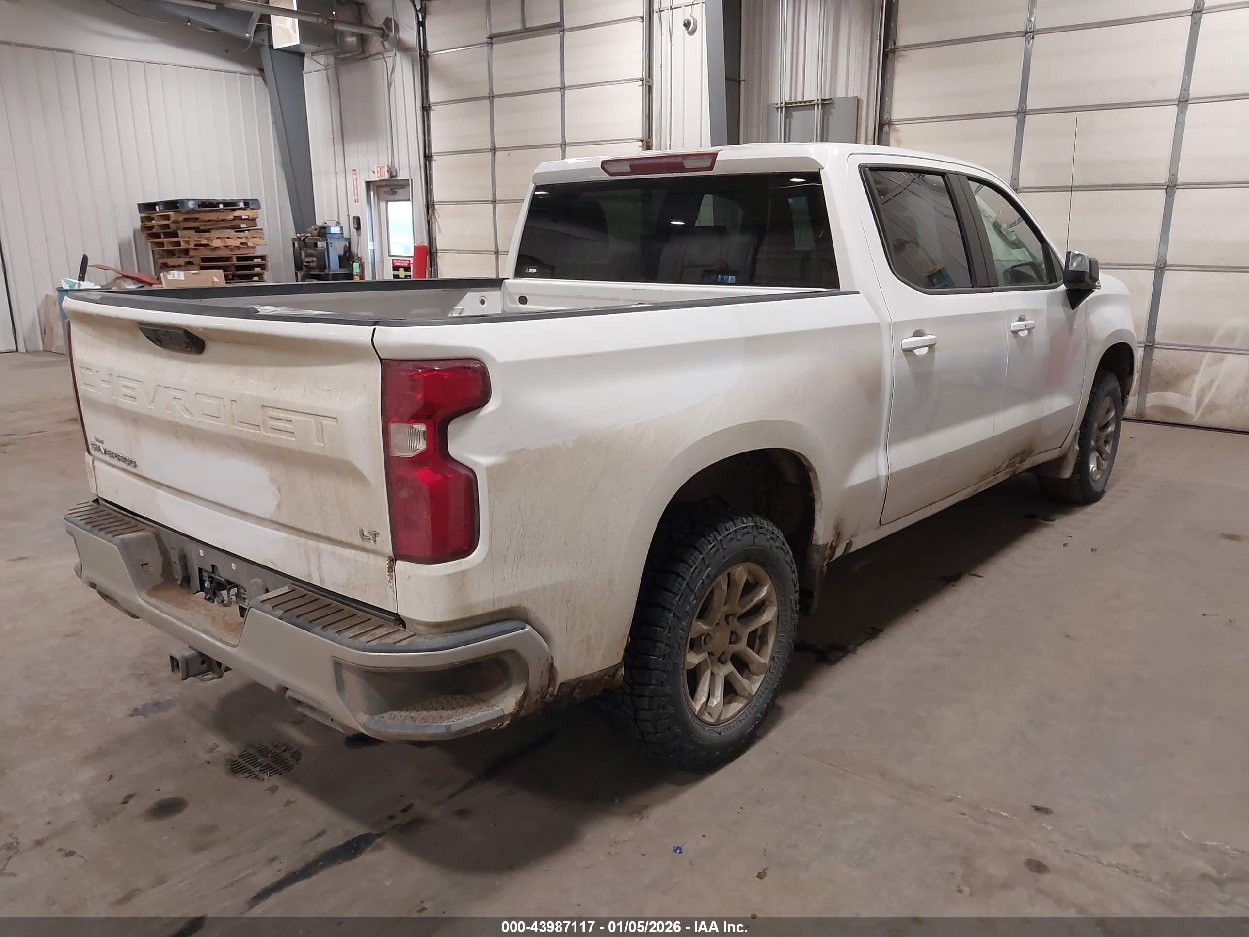 CHEVROLET SILVERADO image 4