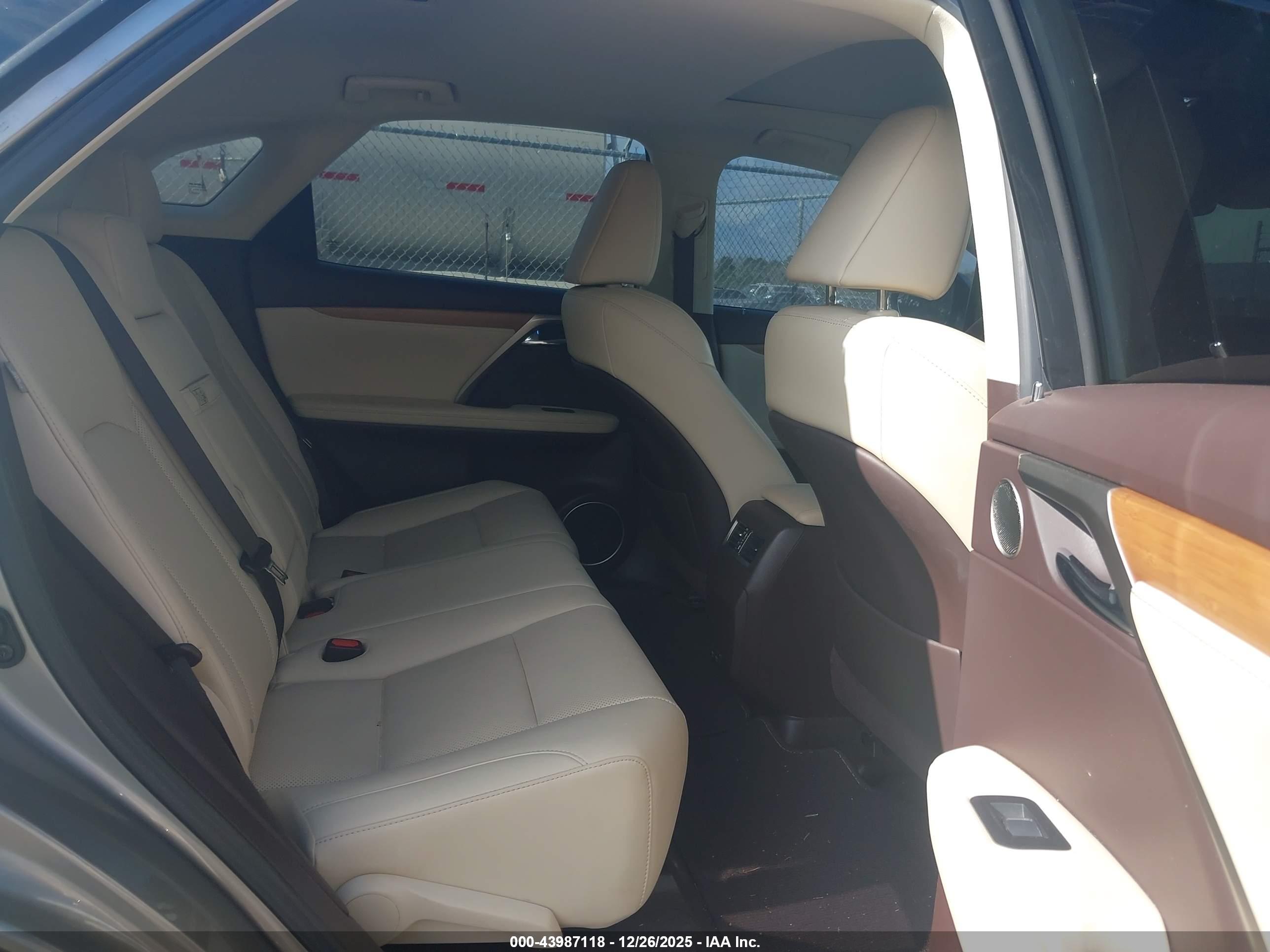 LEXUS RX image 8
