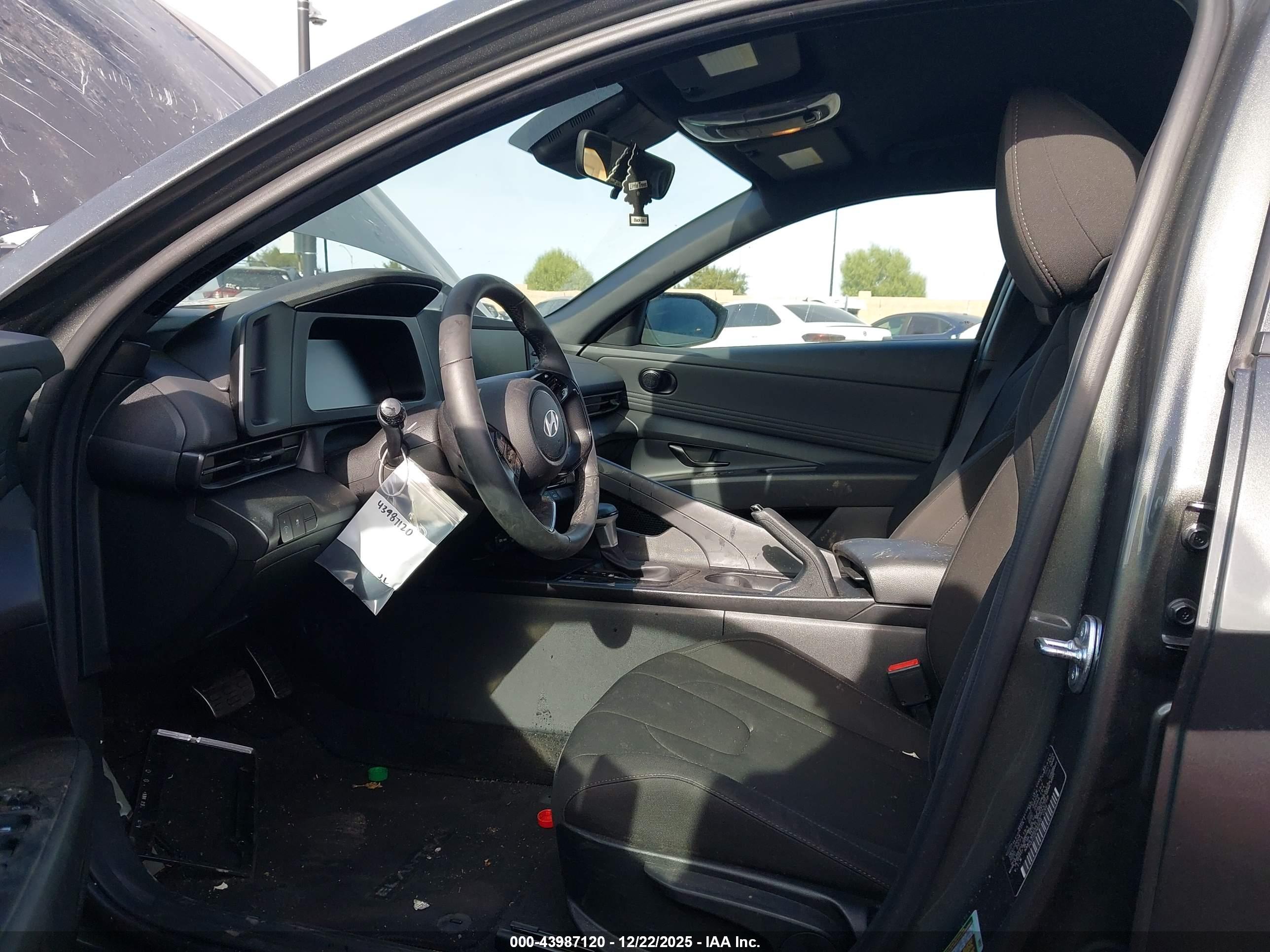 HYUNDAI ELANTRA image 5