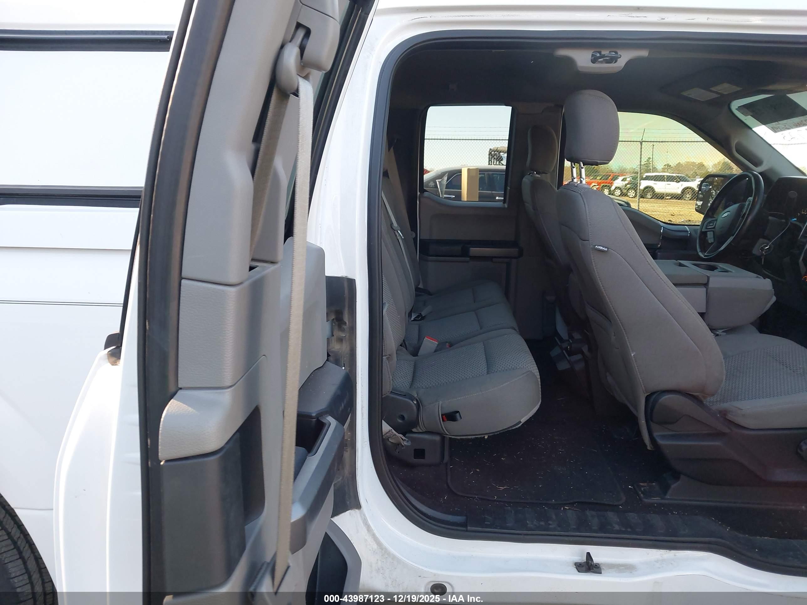 FORD F-150 image 8