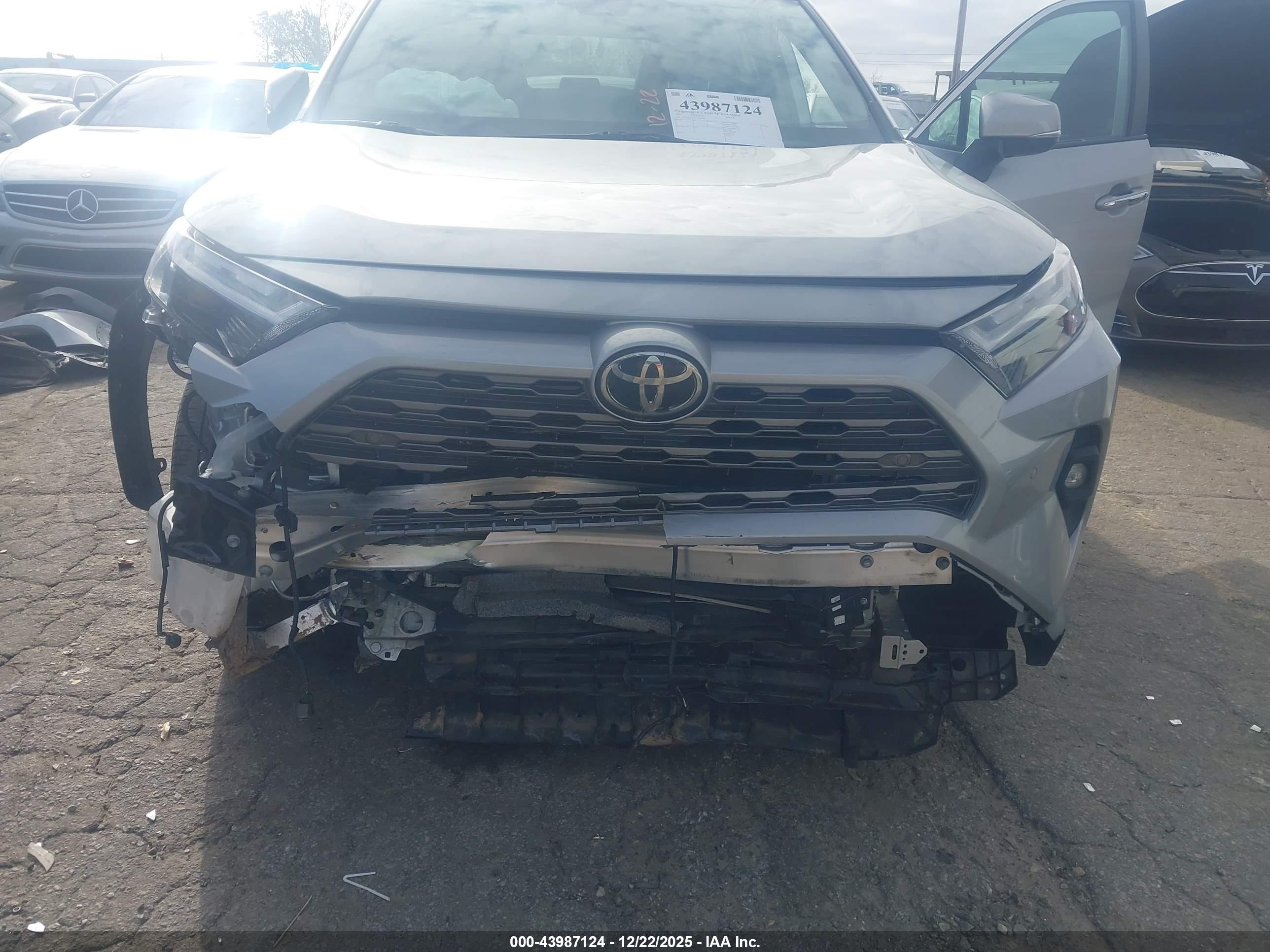 TOYOTA RAV4 image 6