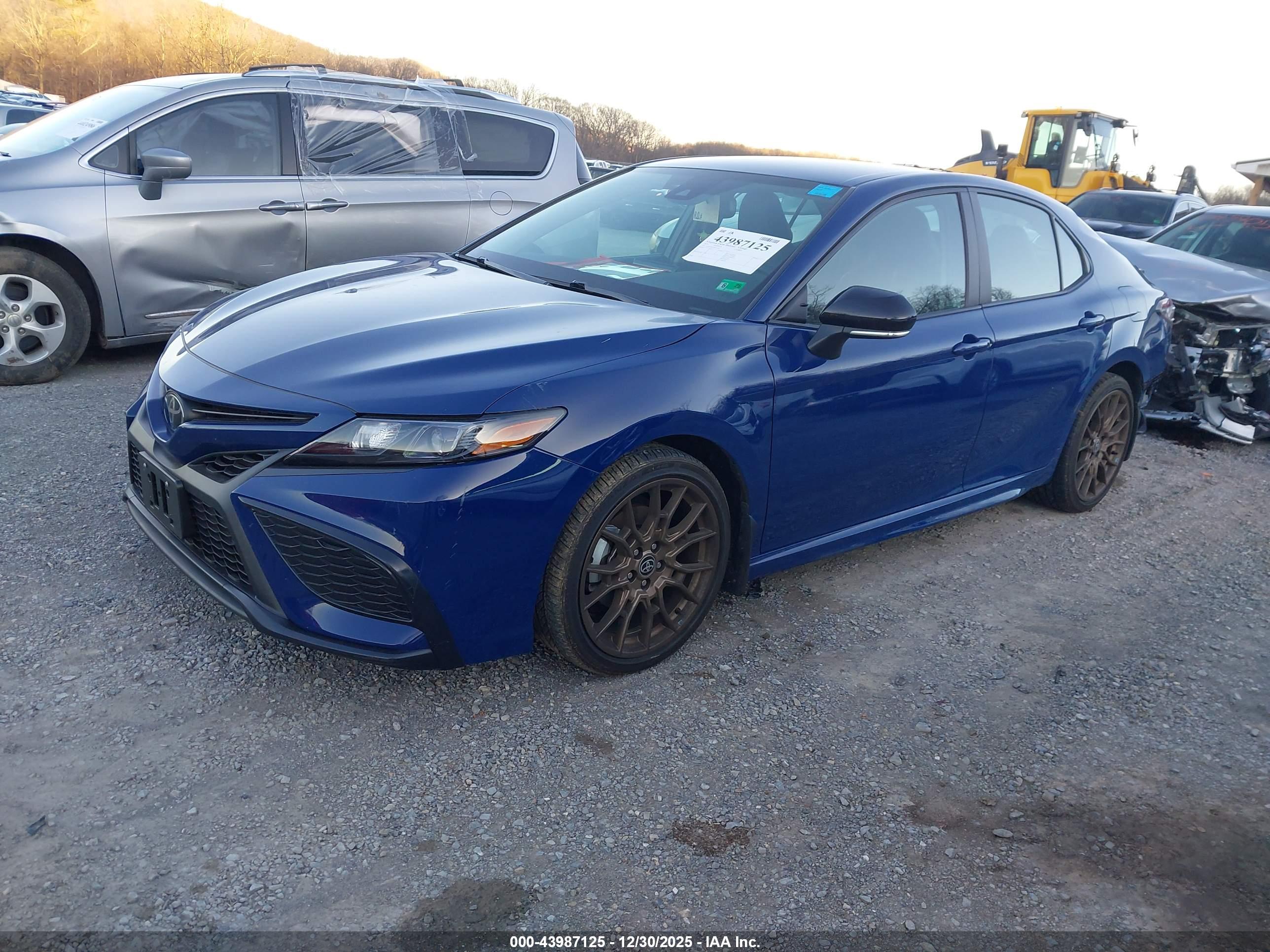 TOYOTA CAMRY image 2