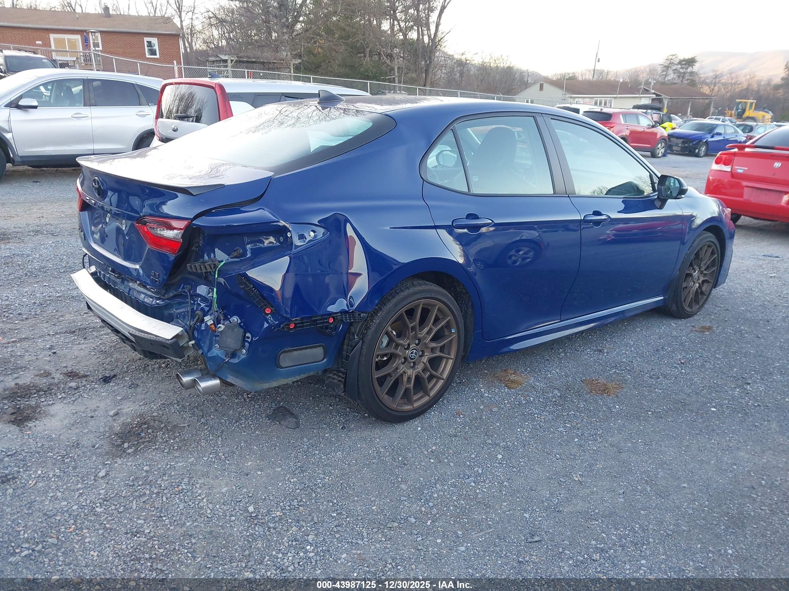 TOYOTA CAMRY image 4