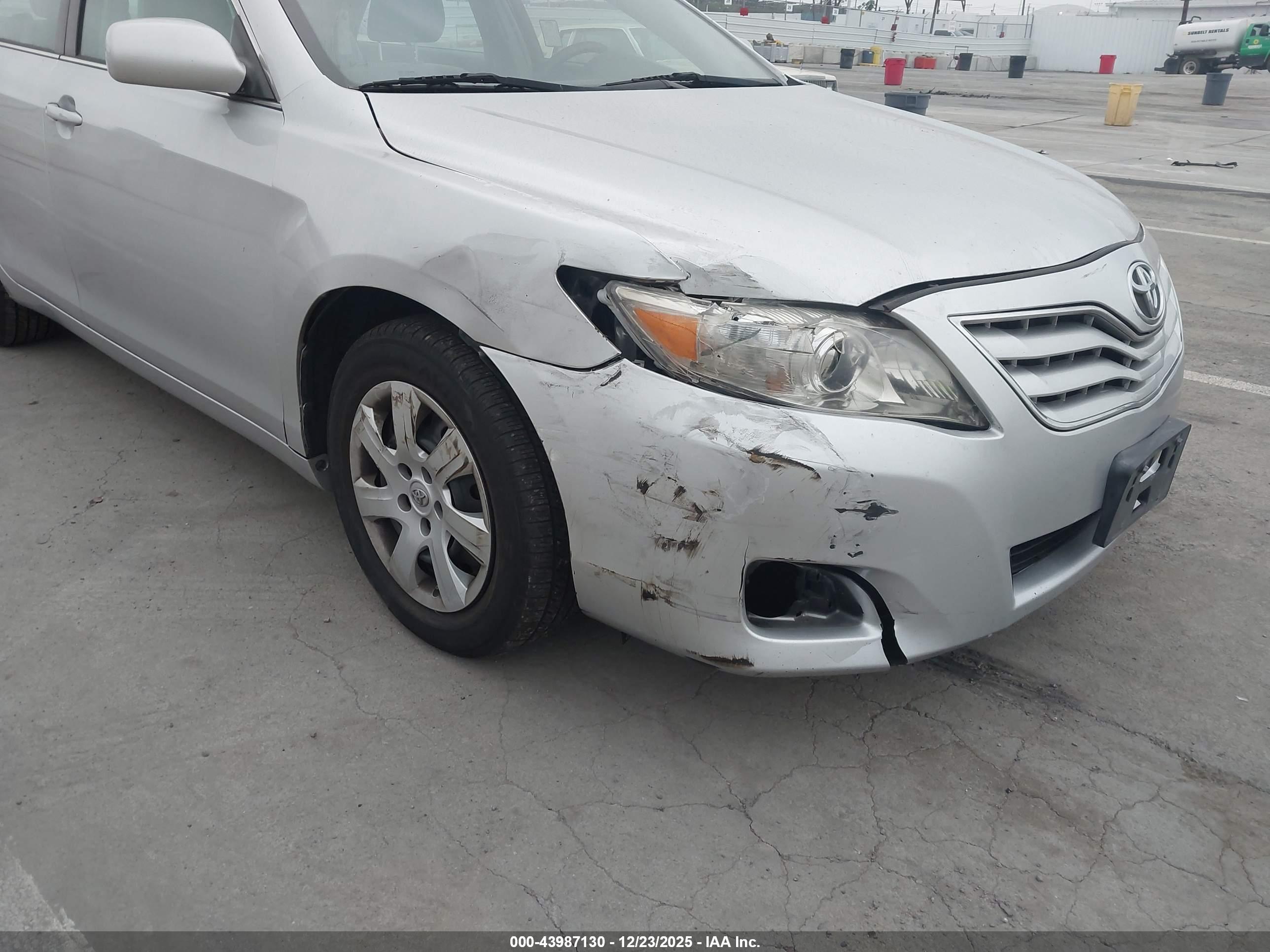 TOYOTA CAMRY image 6