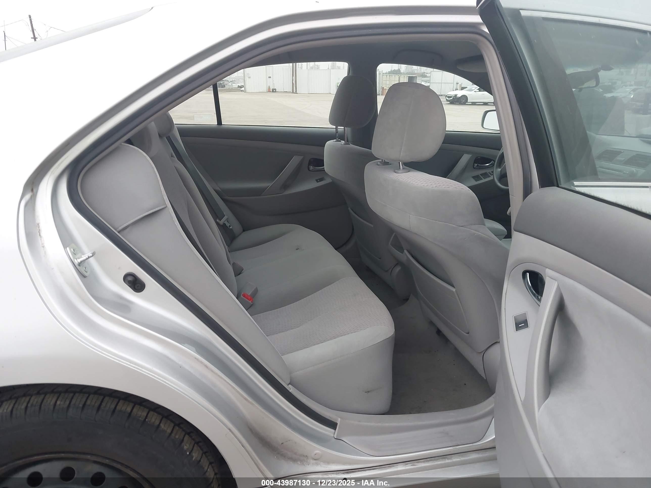 TOYOTA CAMRY image 8