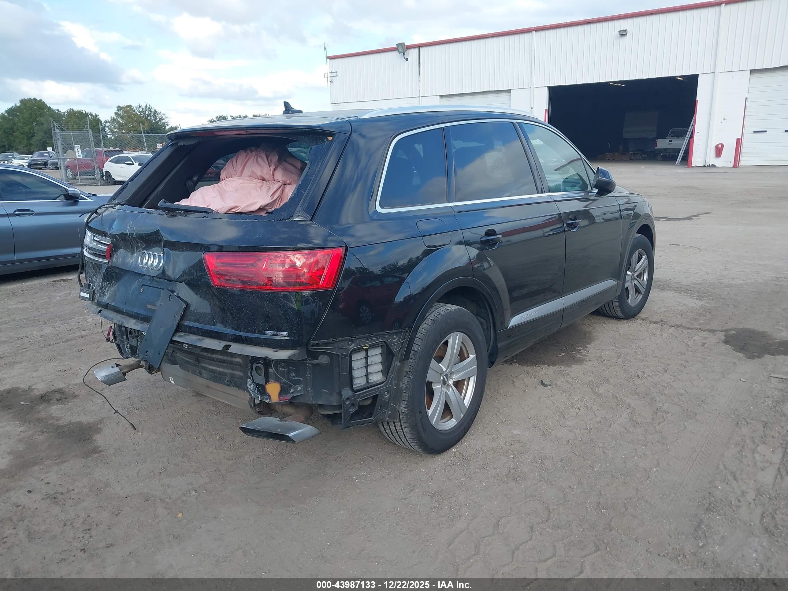 AUDI Q7 image 4