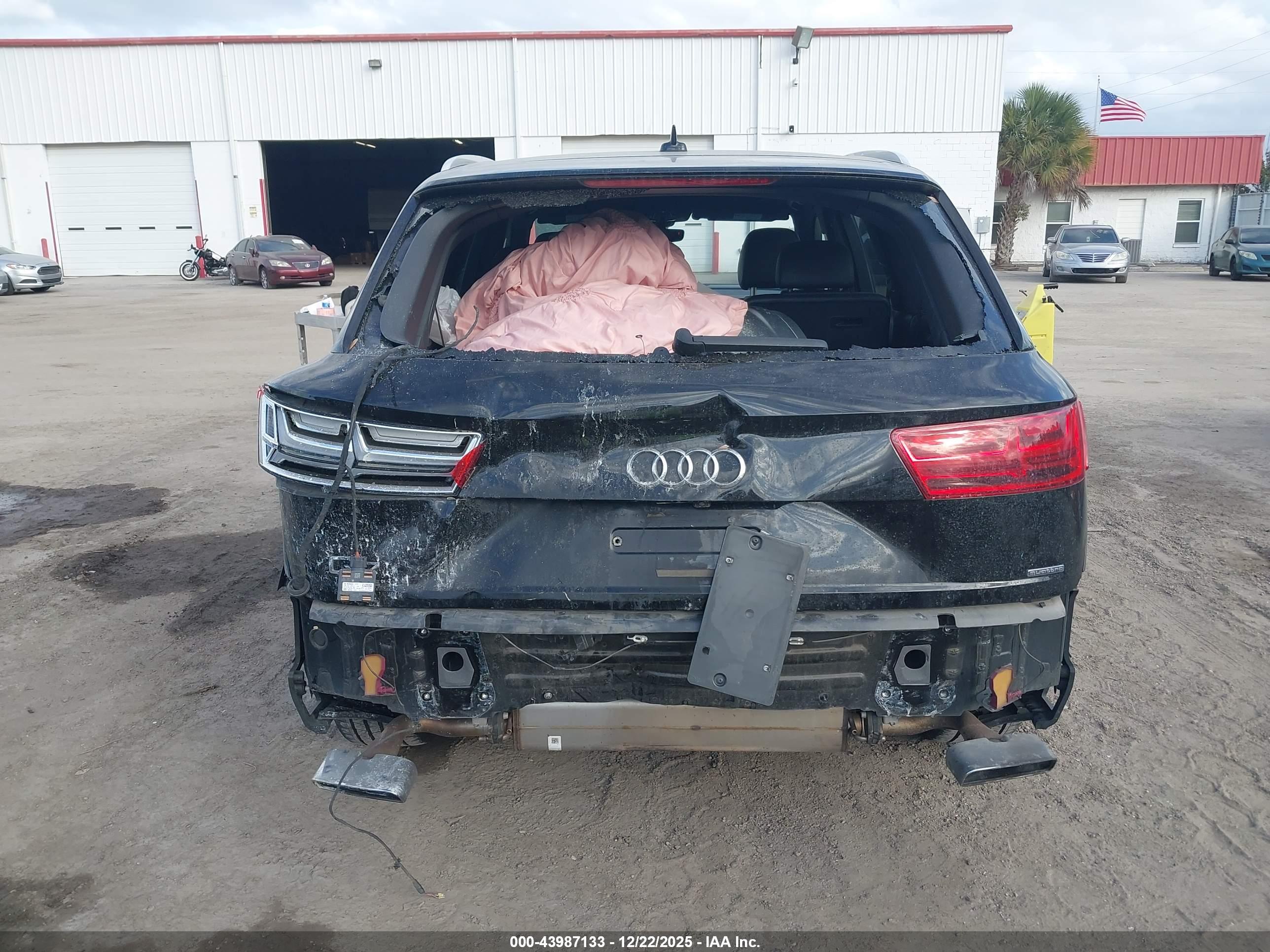 AUDI Q7 image 6