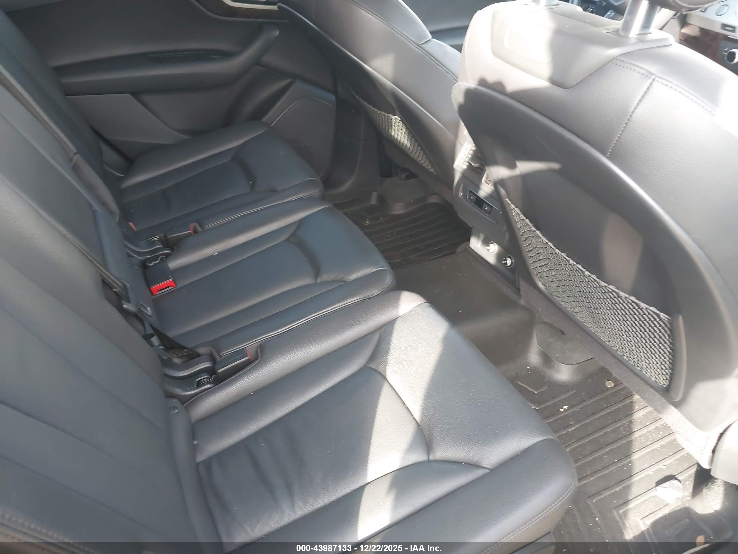 AUDI Q7 image 8