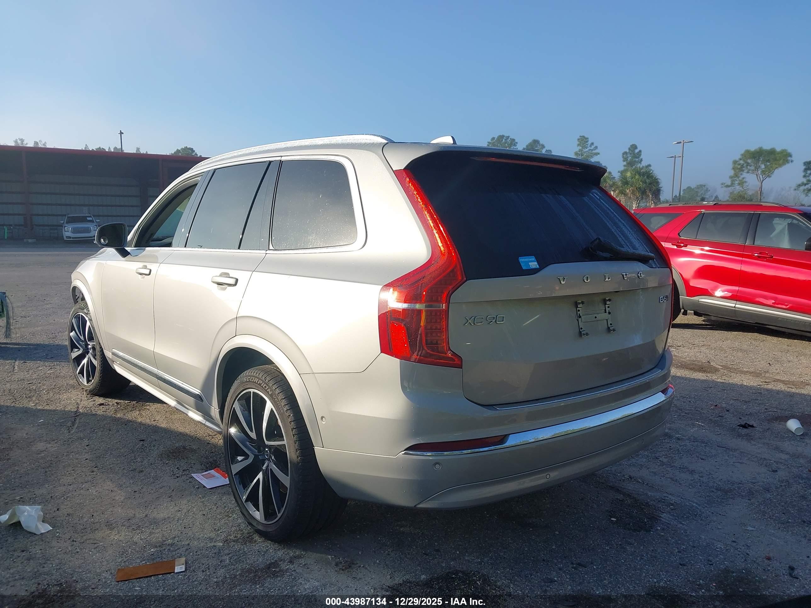 VOLVO XC90 image 3