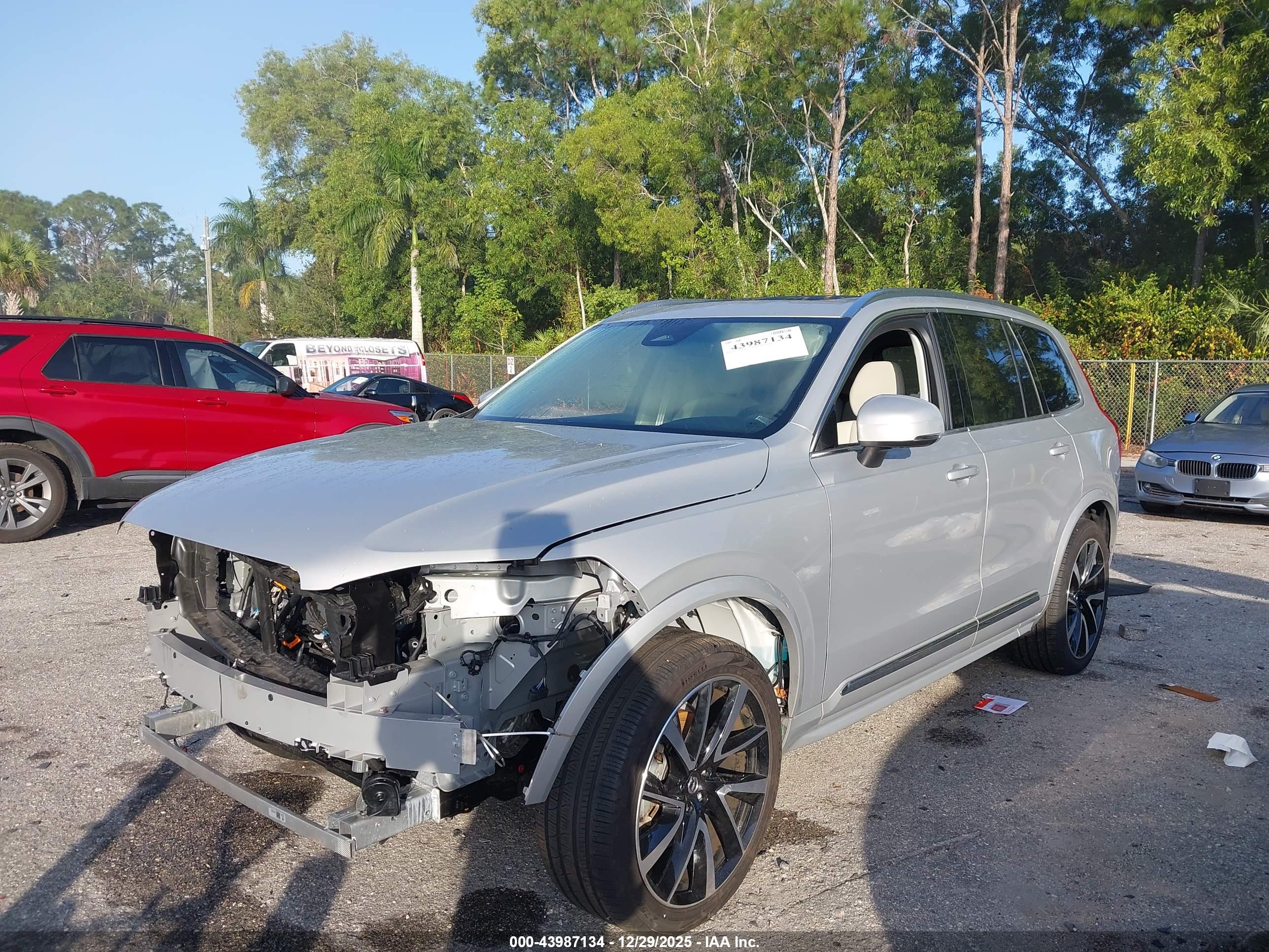 VOLVO XC90 image 6