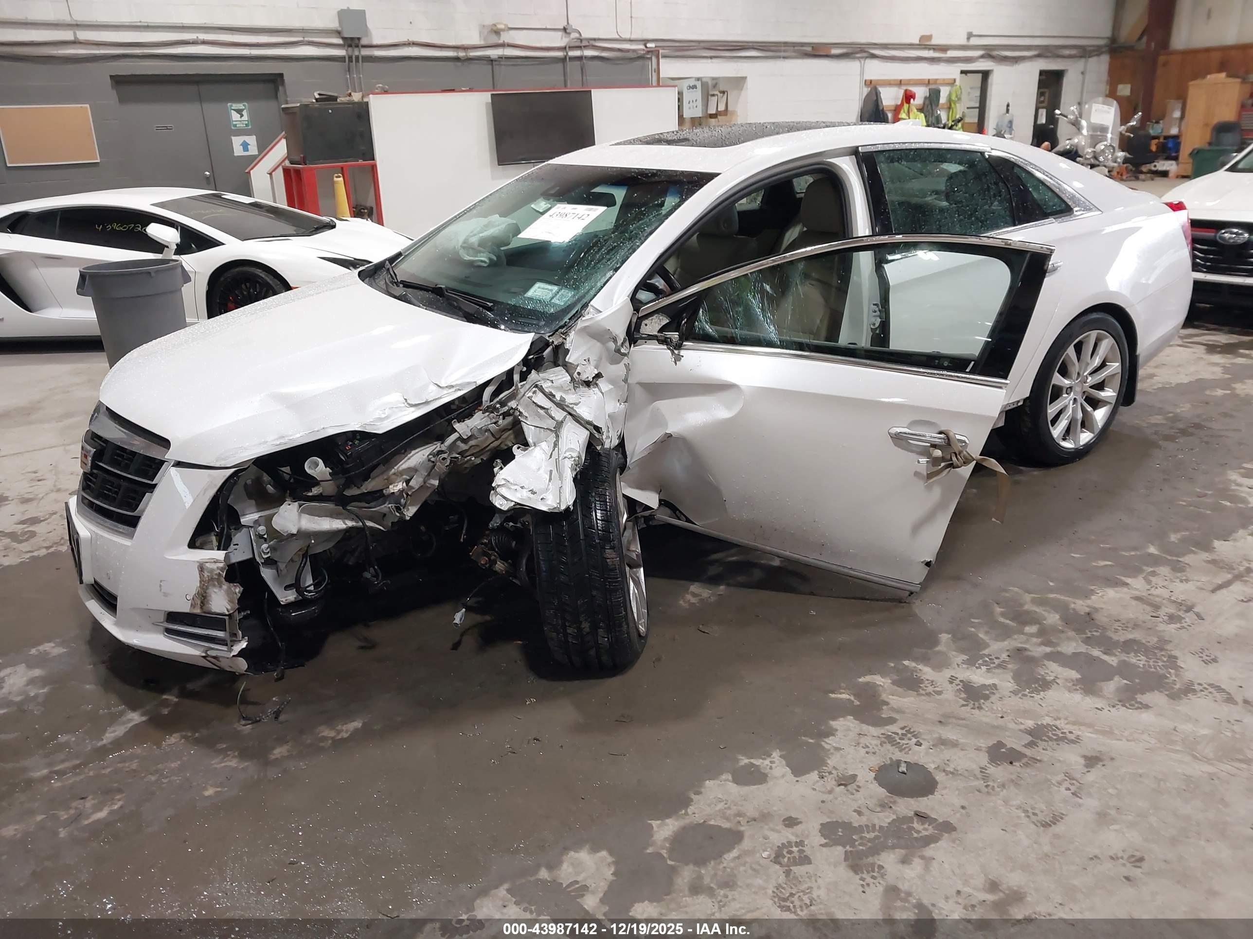 CADILLAC XTS image 2