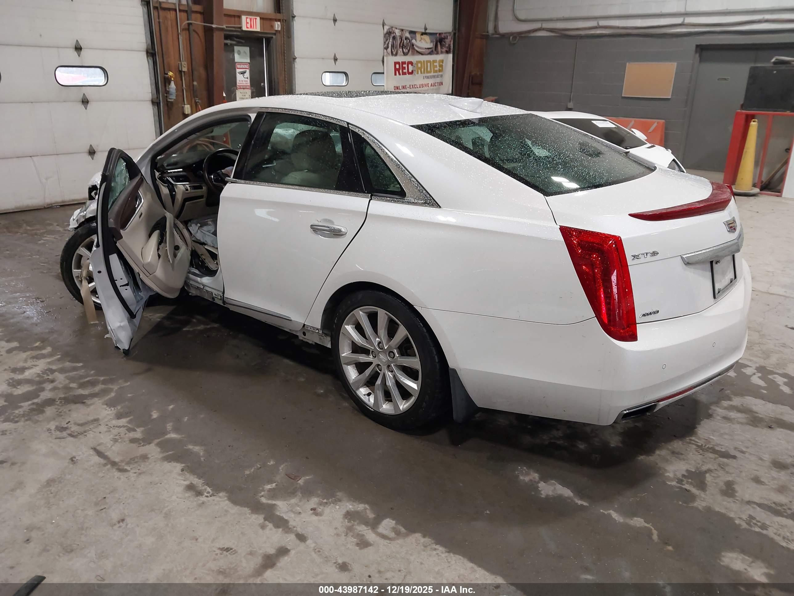 CADILLAC XTS image 3