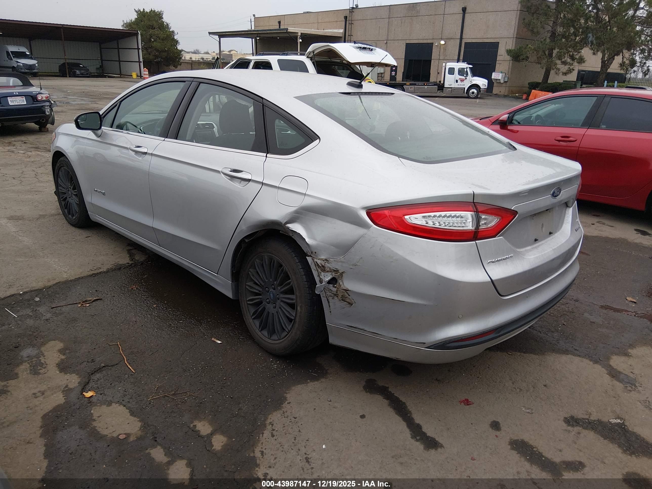 FORD FUSION image 3