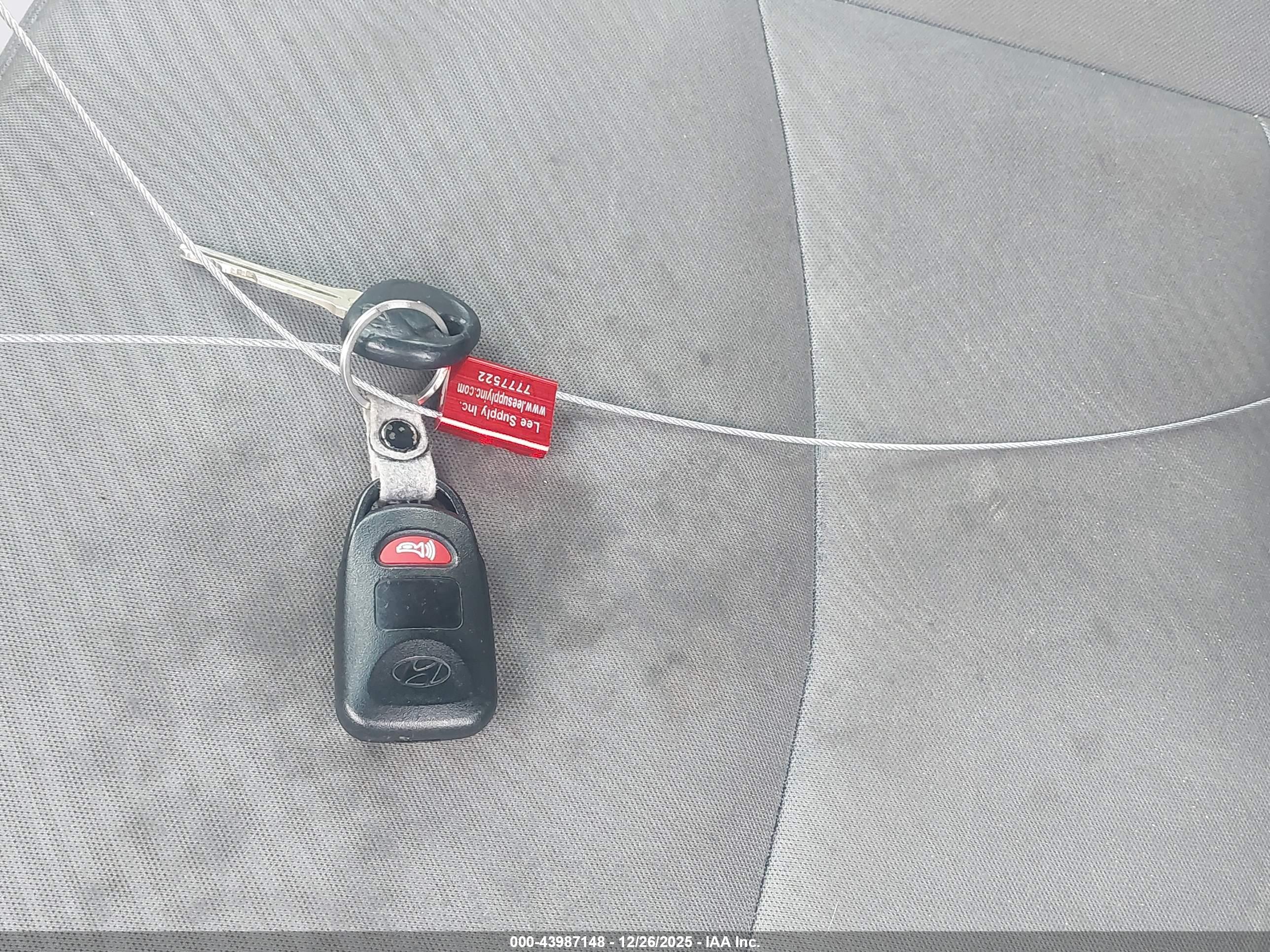 HYUNDAI ELANTRA image 11