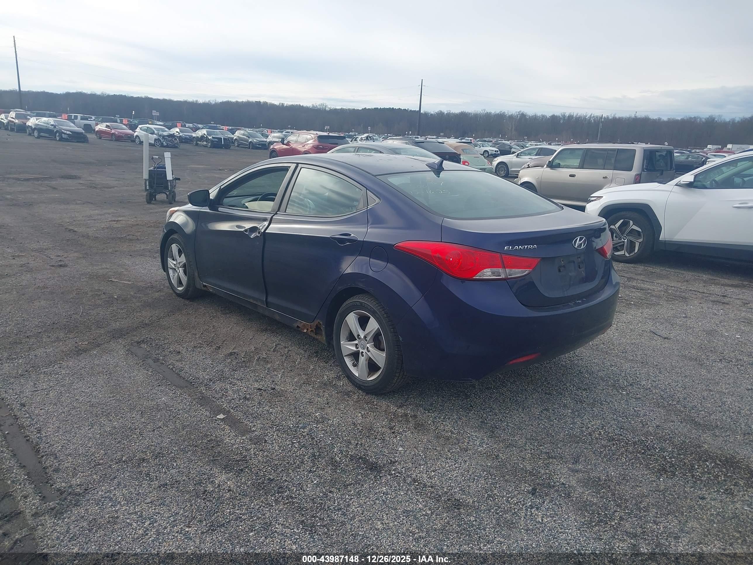 HYUNDAI ELANTRA image 3