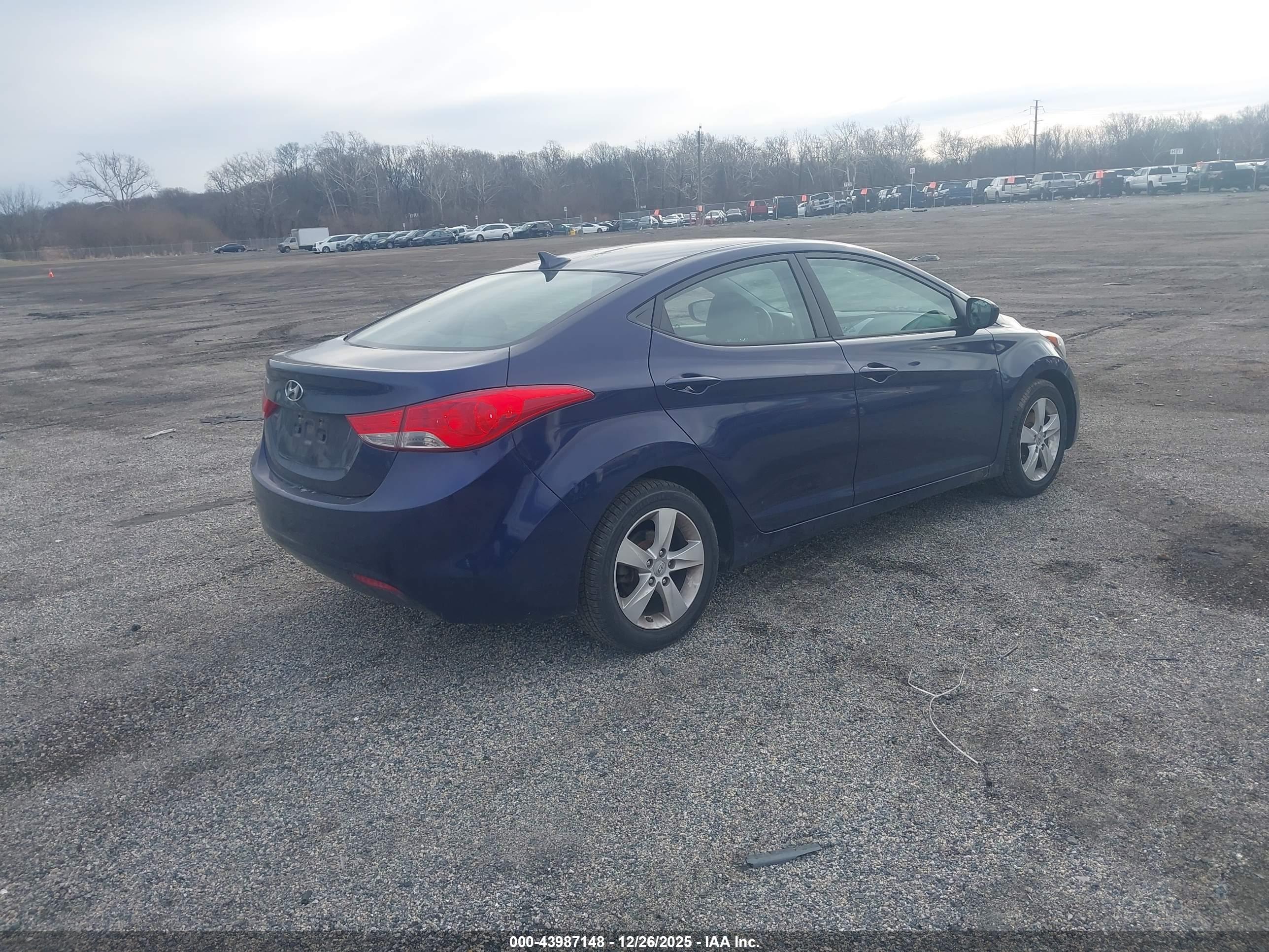 HYUNDAI ELANTRA image 4