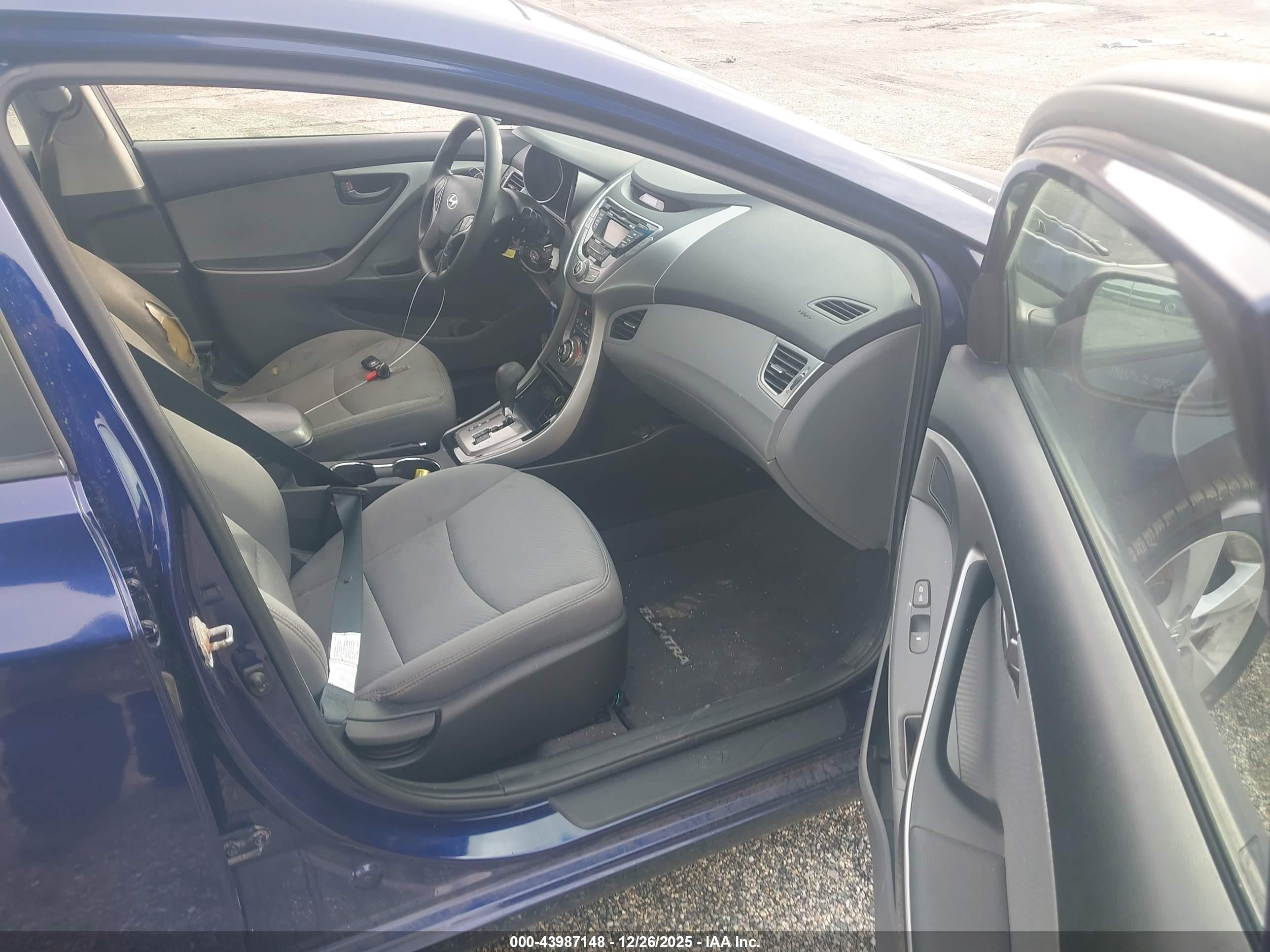 HYUNDAI ELANTRA image 5